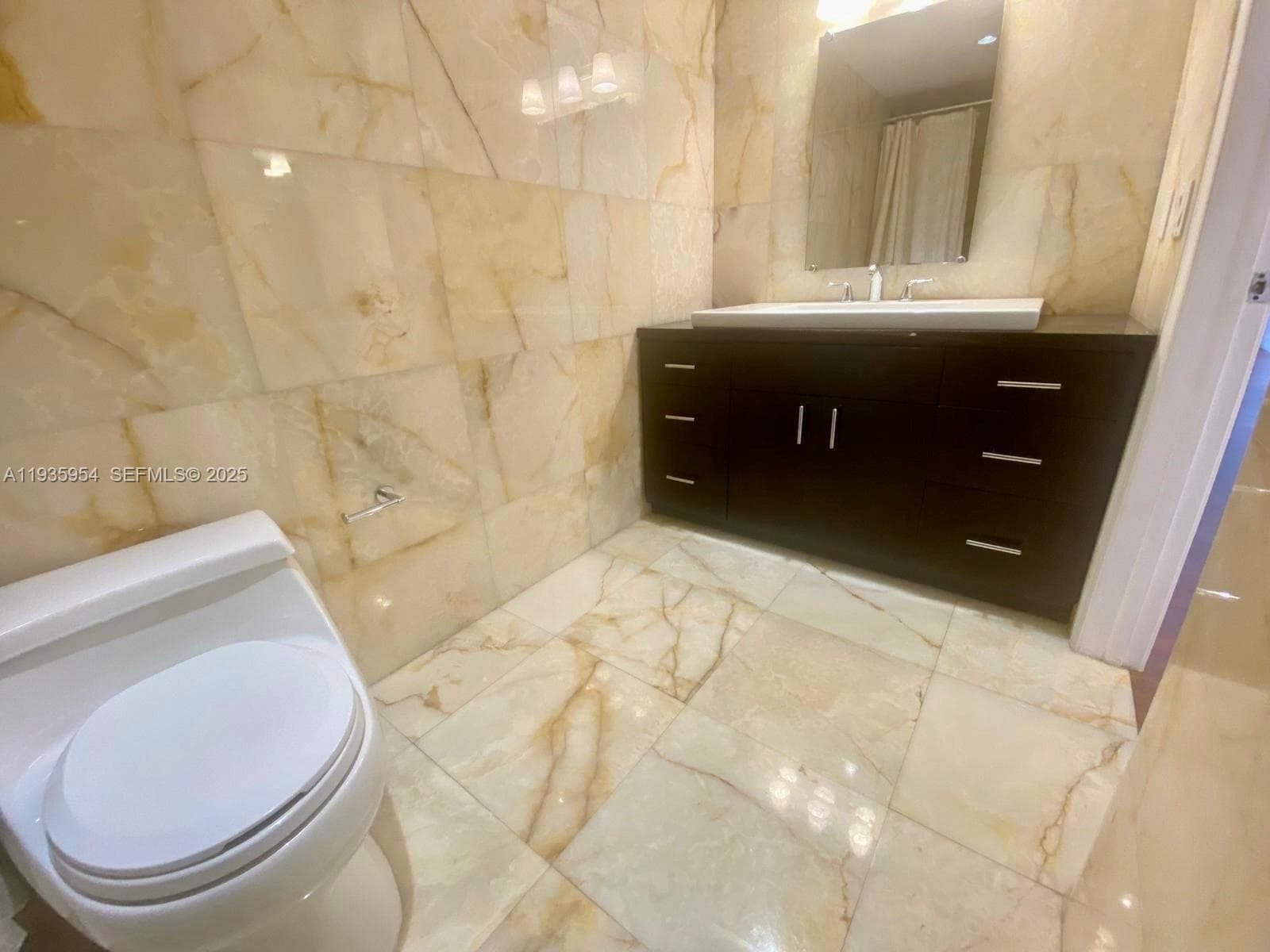 CRICKET CLUB CONDO · #411 in Miami - Photo 18