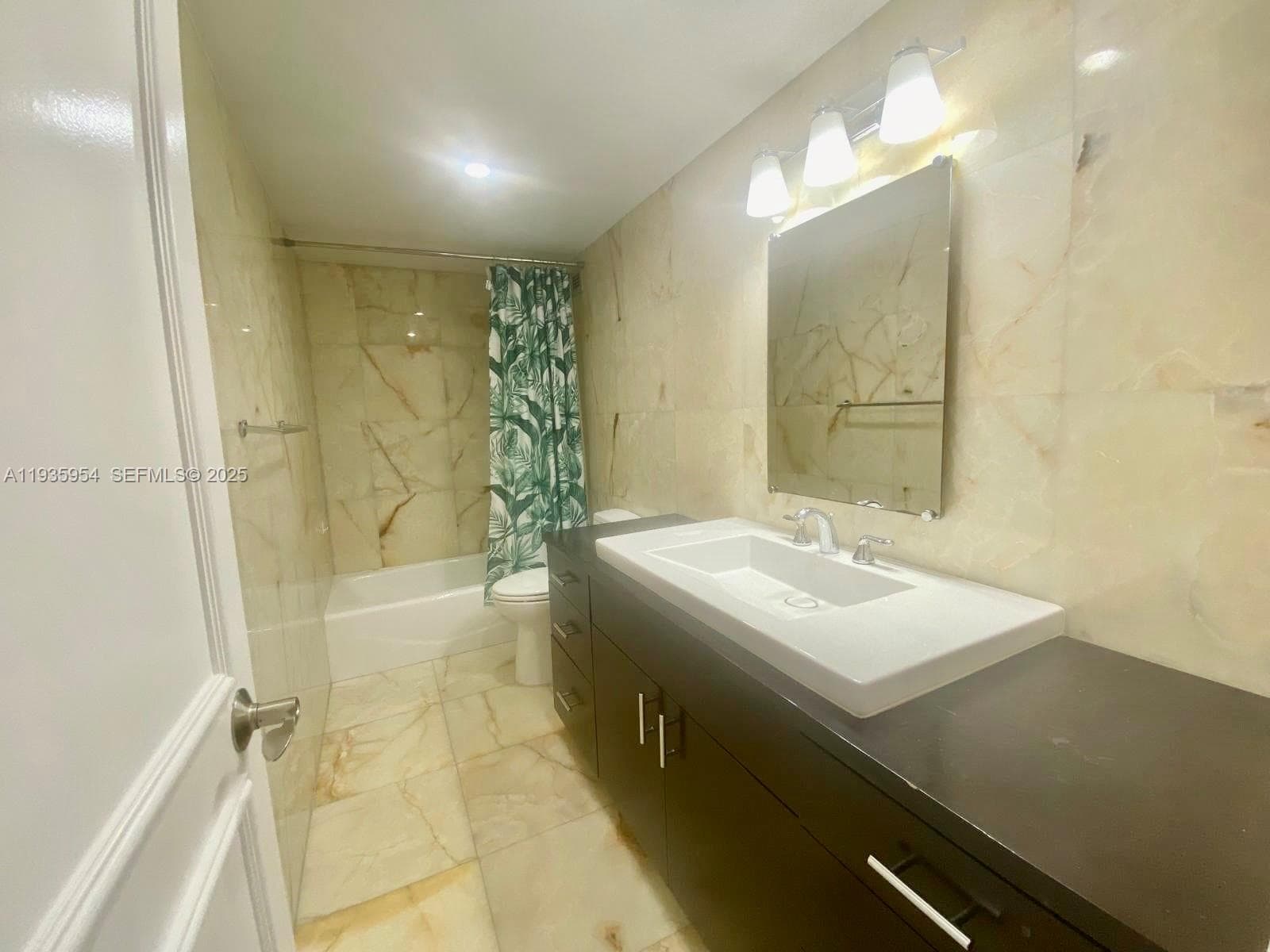 CRICKET CLUB CONDO · #411 in Miami - Photo 15
