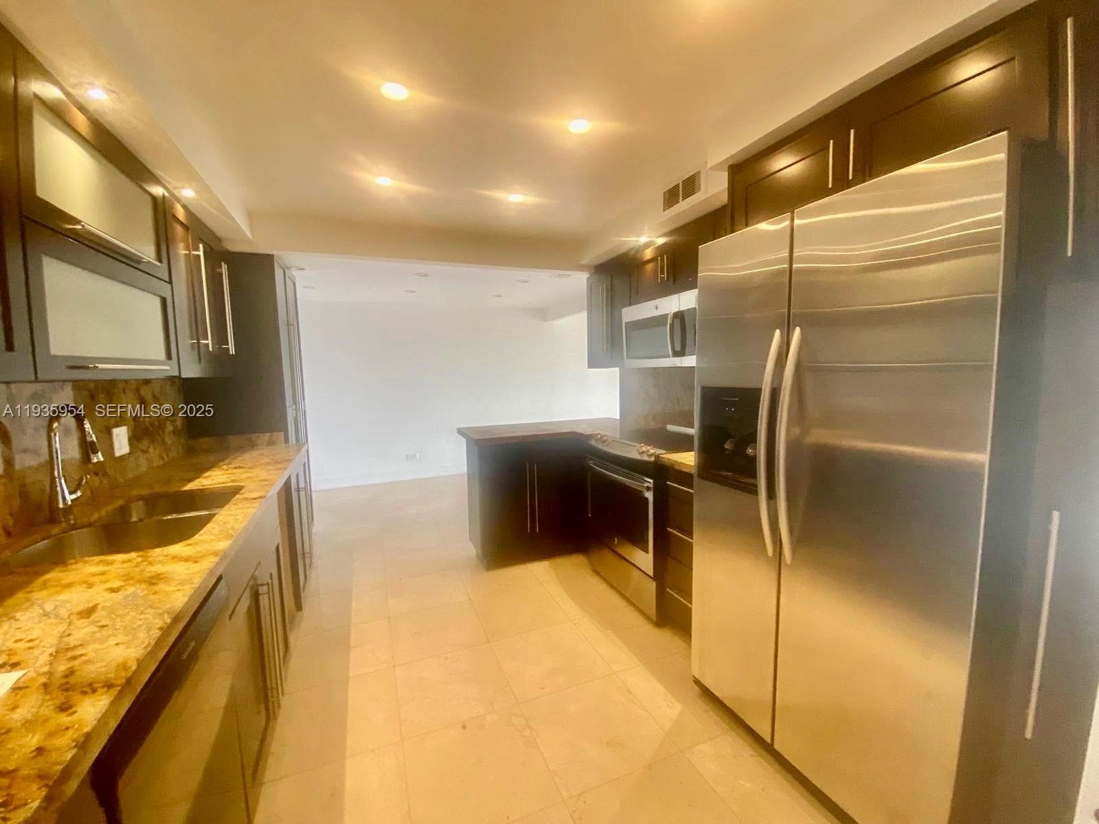 CRICKET CLUB CONDO · #411 in Miami - Photo 4