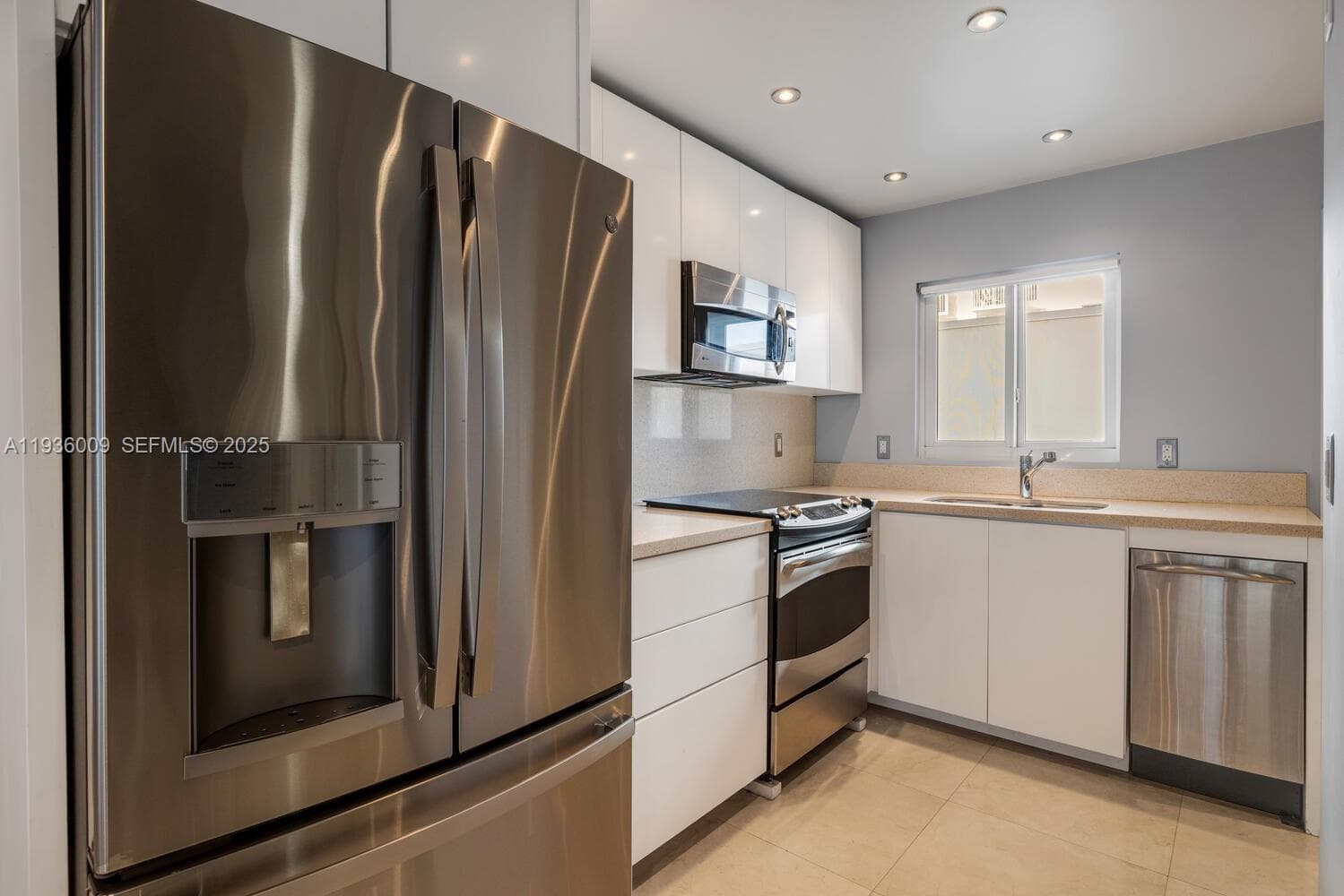East Atlantic Gardens · #409 in Miami Beach - Photo 4