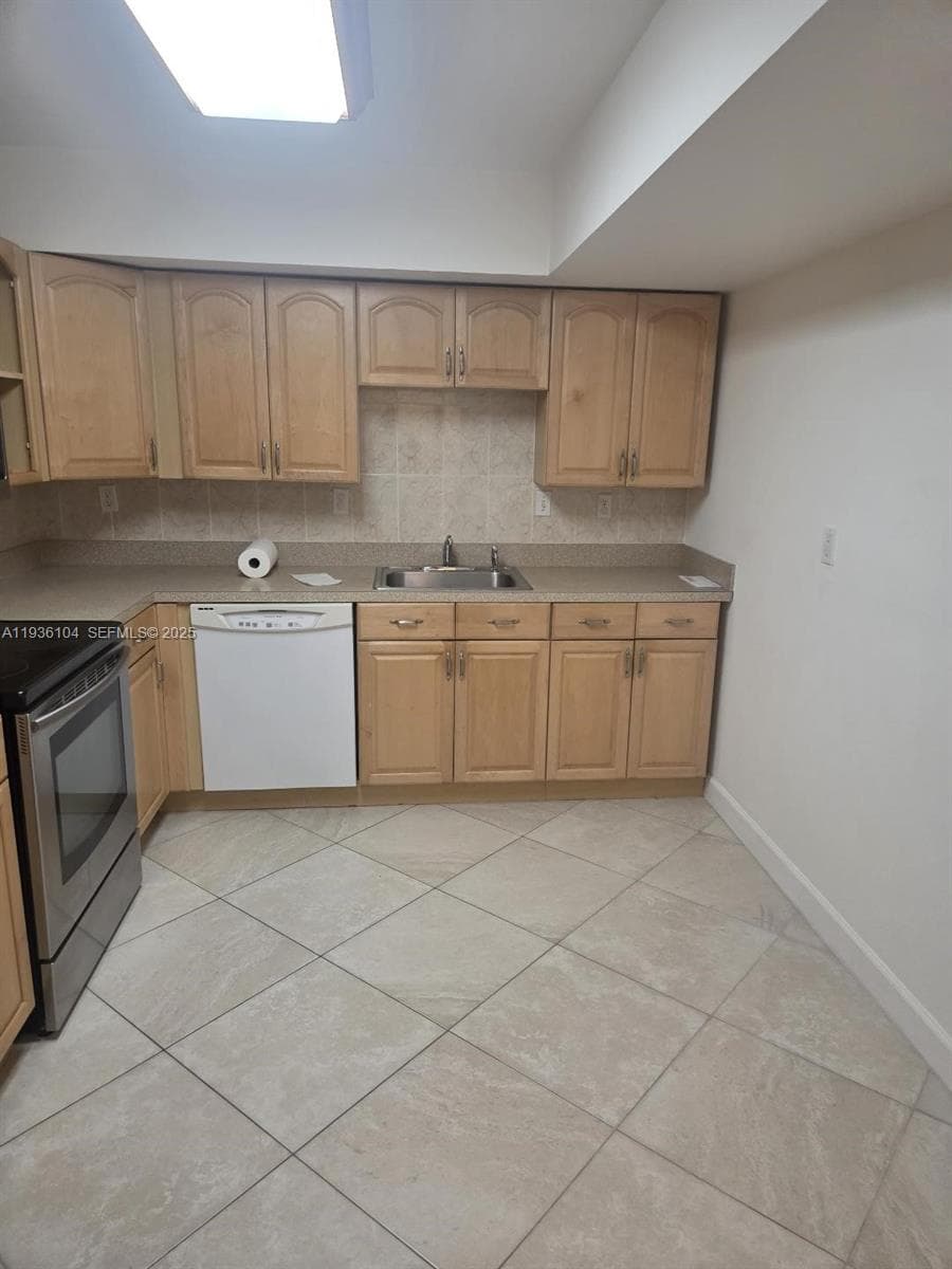 OCEANVIEW PARK CONDO · #701 in Hallandale Beach - Photo 23