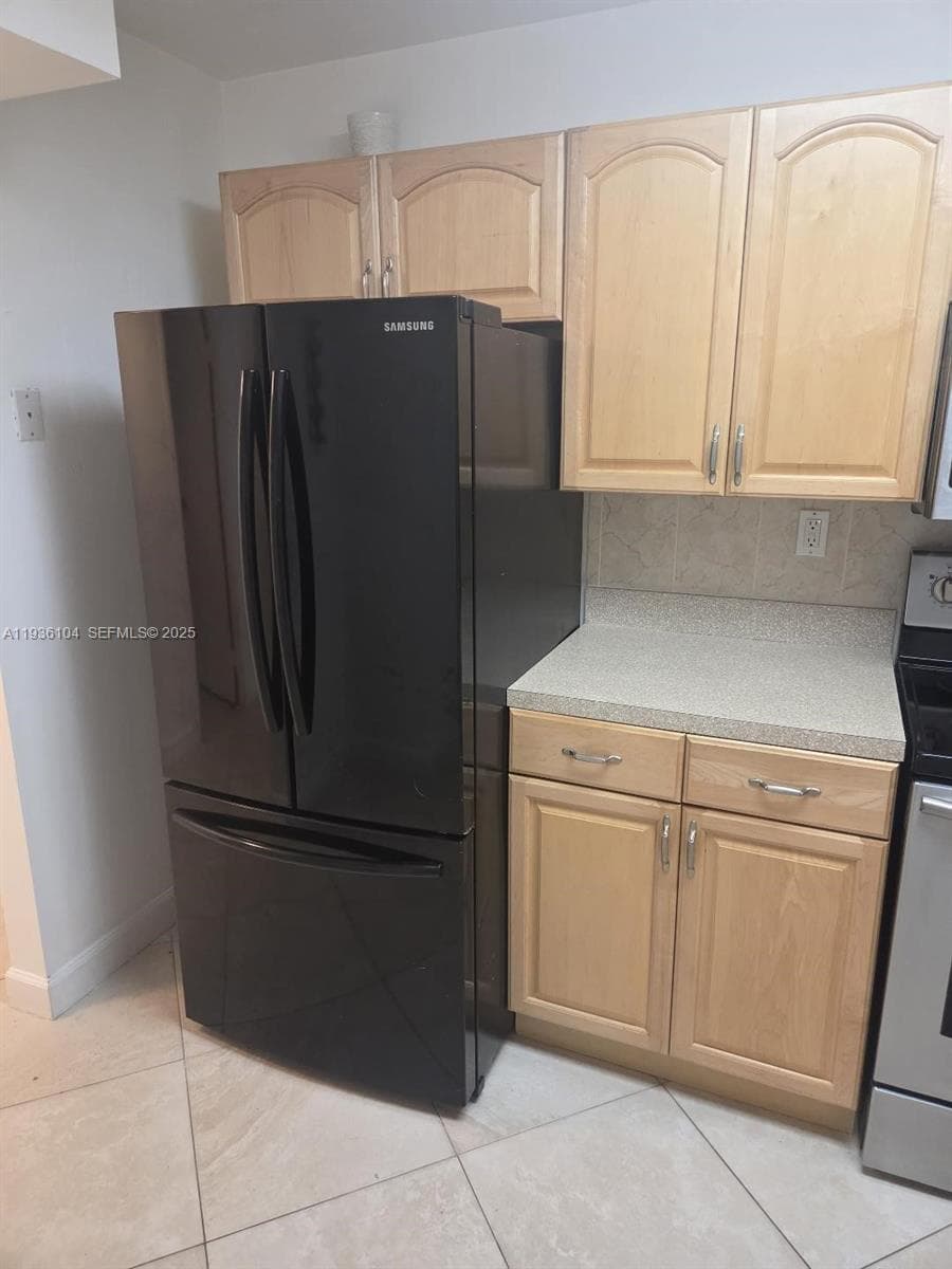 OCEANVIEW PARK CONDO · #701 in Hallandale Beach - Photo 24