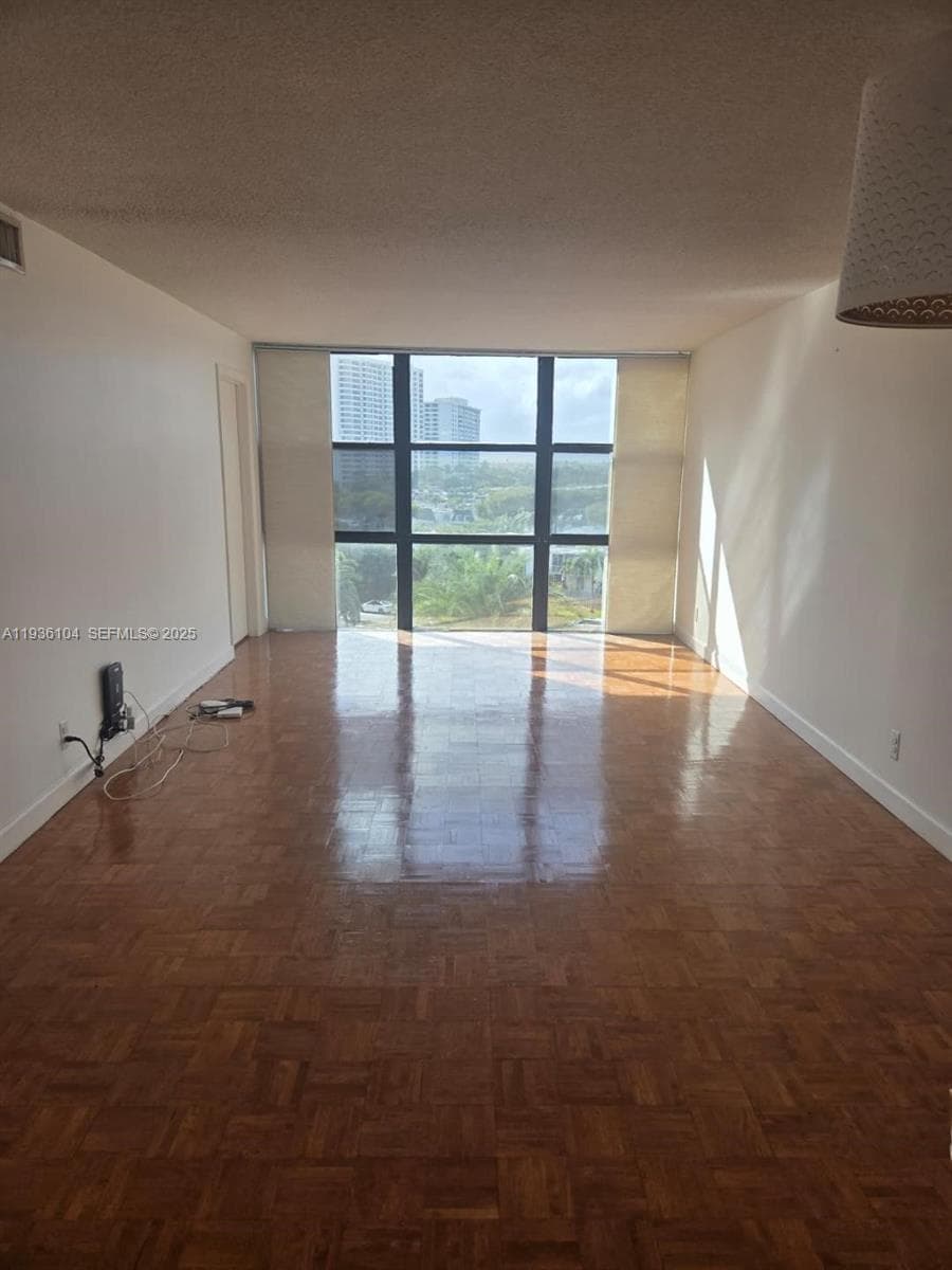 OCEANVIEW PARK CONDO · #701 in Hallandale Beach - Photo 31
