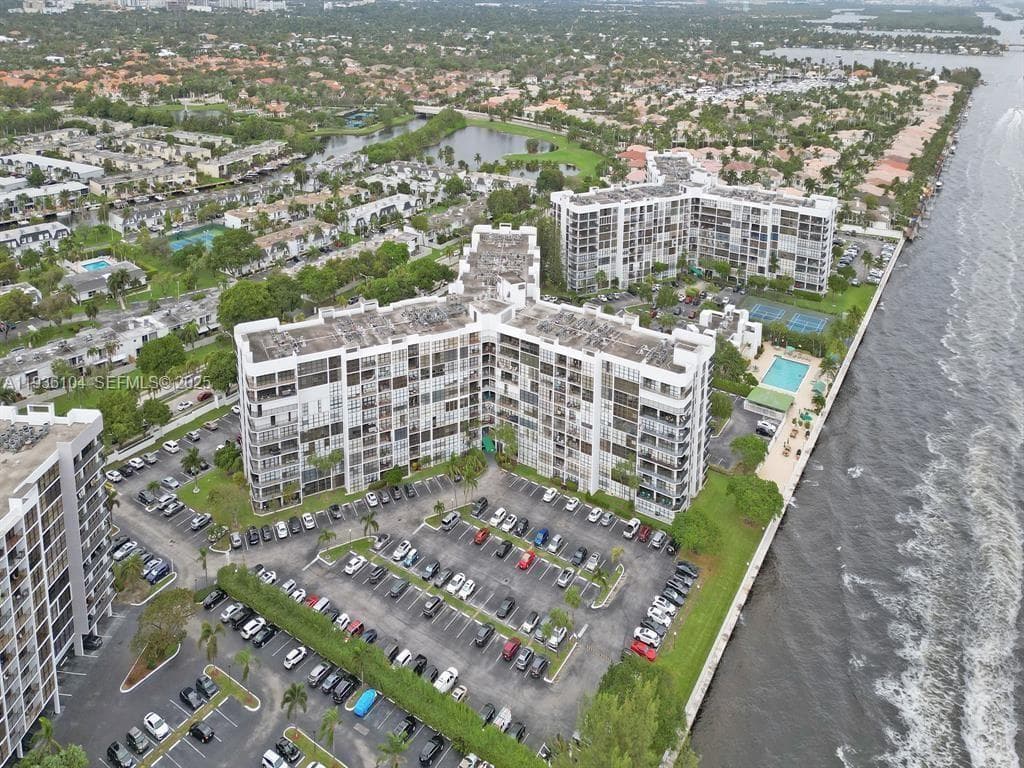 OCEANVIEW PARK CONDO · #701 in Hallandale Beach - Photo 8