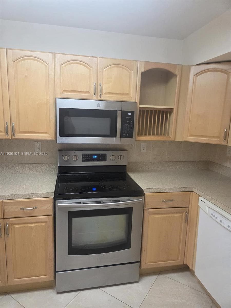 OCEANVIEW PARK CONDO · #701 in Hallandale Beach - Photo 25