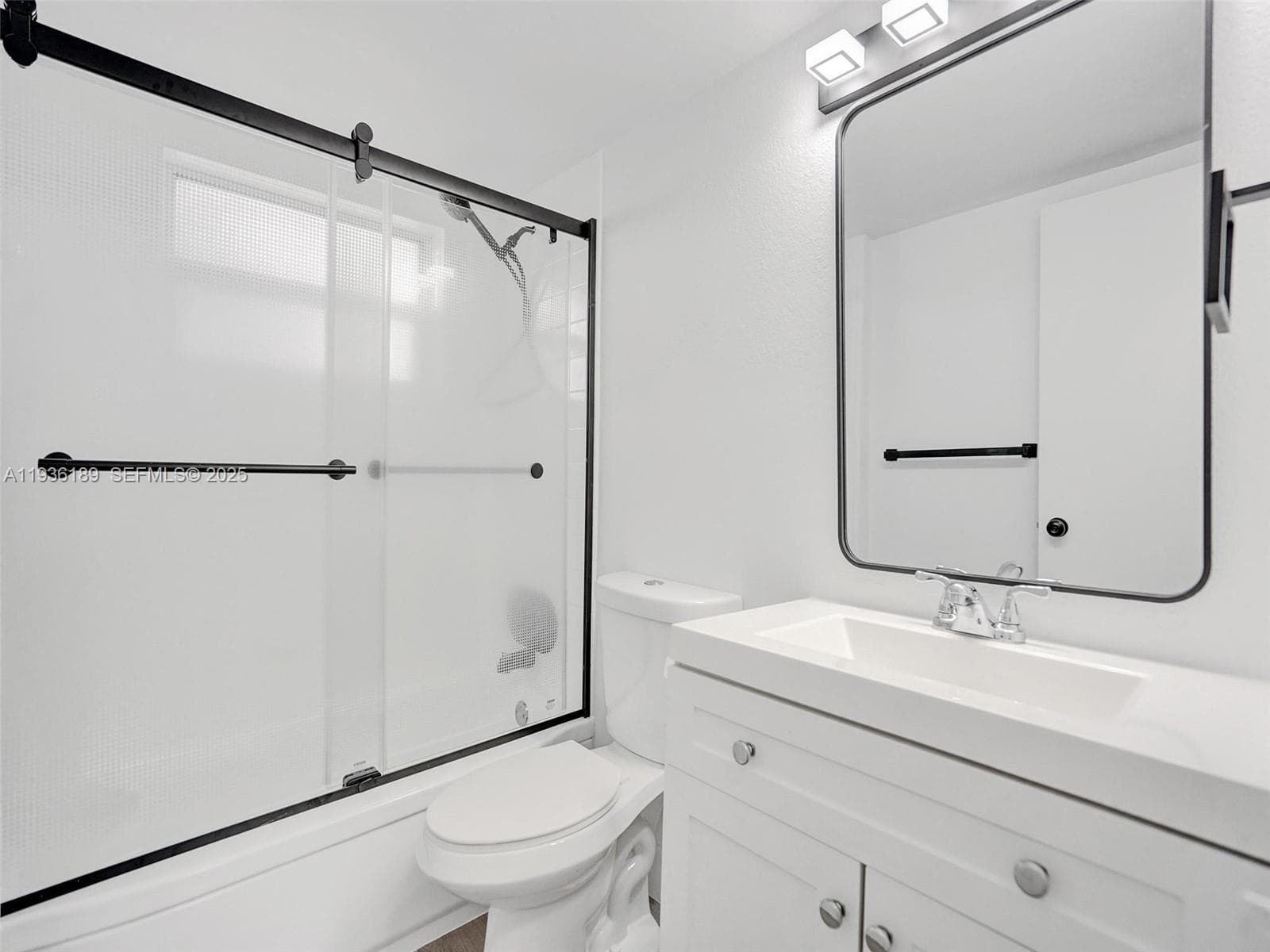 LINCOLN TOWERS CONDO · #D404 in Miami Beach - Photo 5