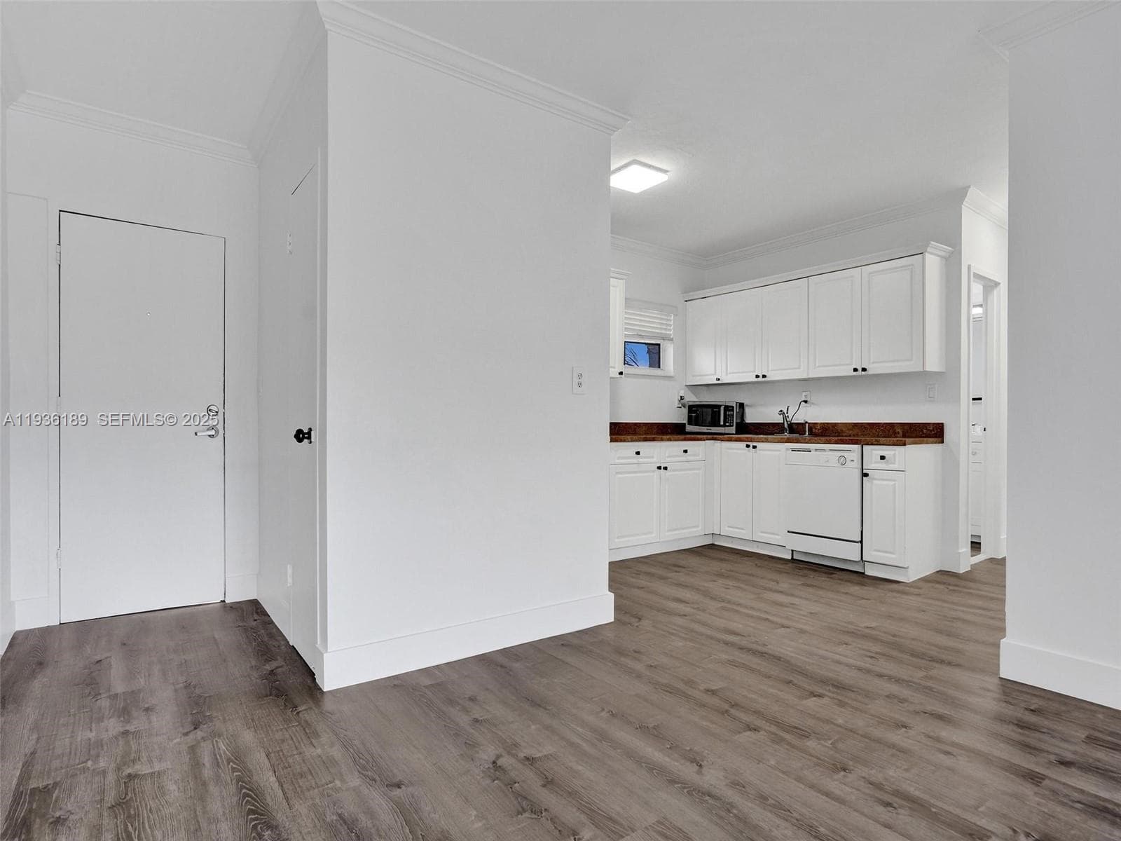 LINCOLN TOWERS CONDO · #D404 in Miami Beach - Photo 9