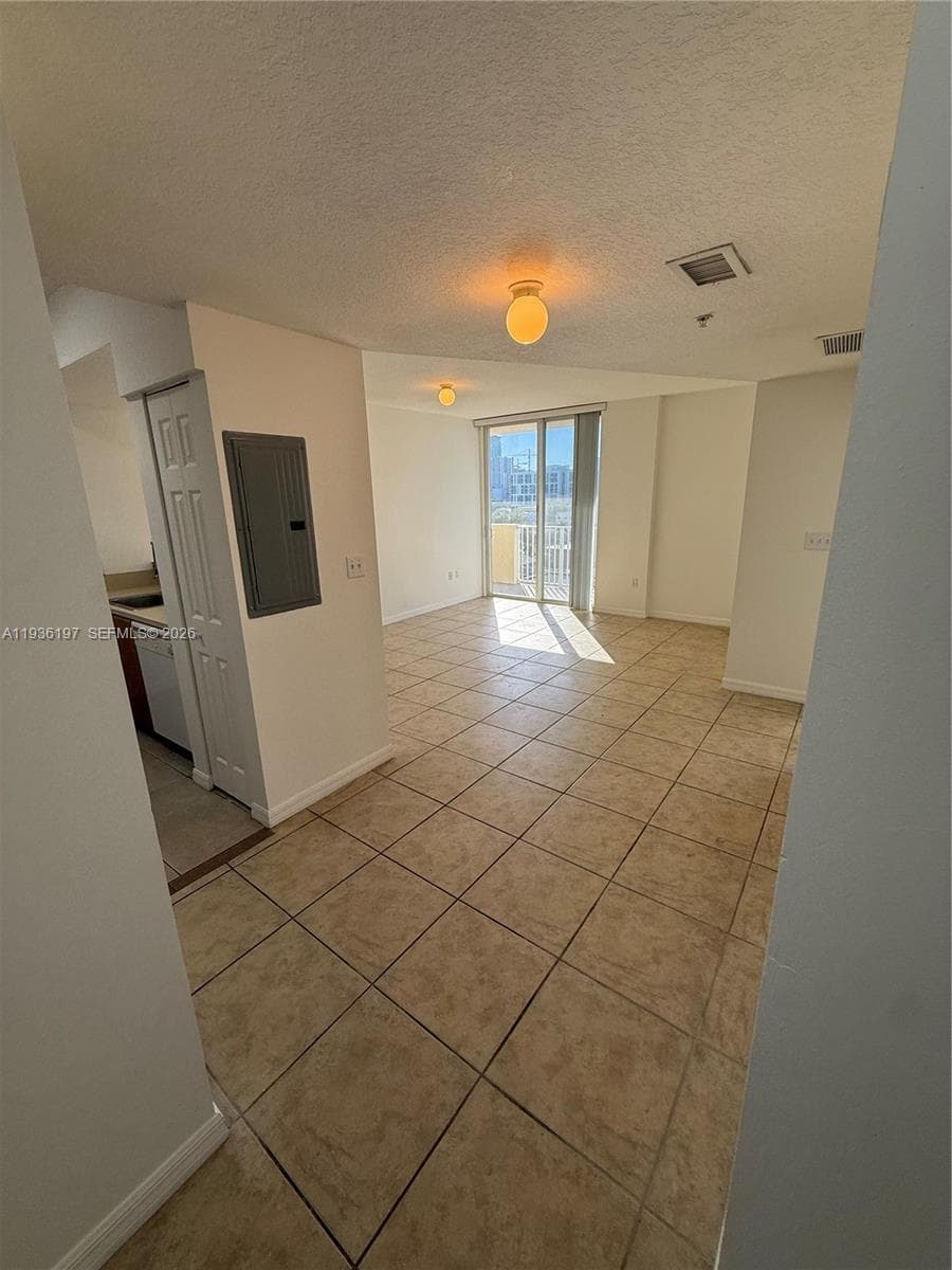 VEDADO CONDO · #707 in Miami - Photo 2