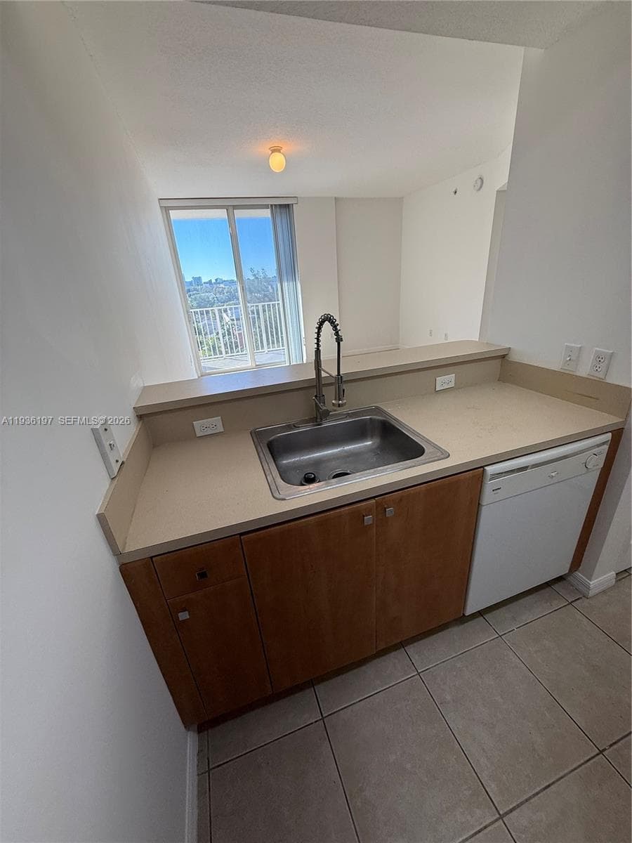 VEDADO CONDO · #707 in Miami - Photo 6