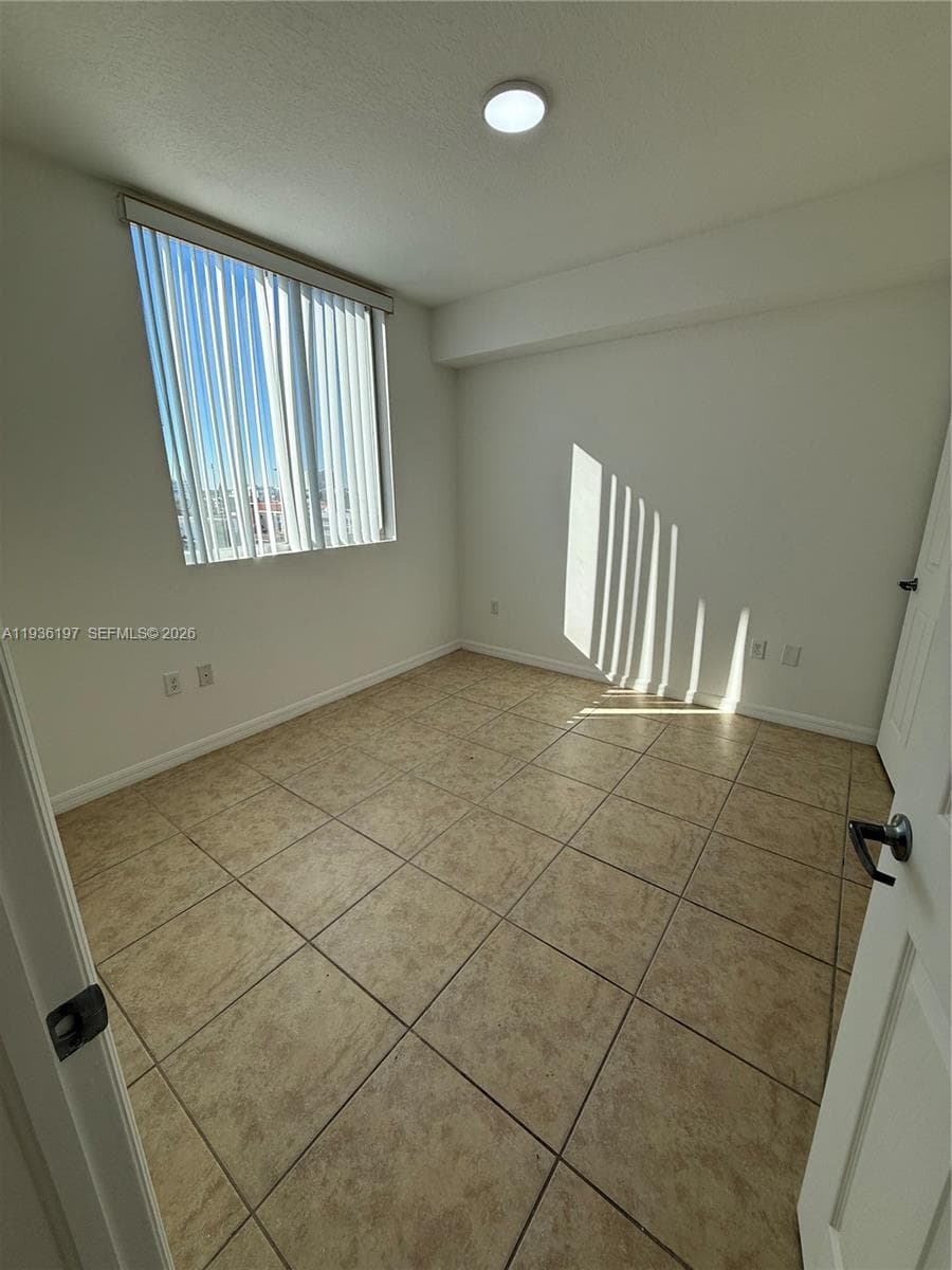VEDADO CONDO · #707 in Miami - Photo 12