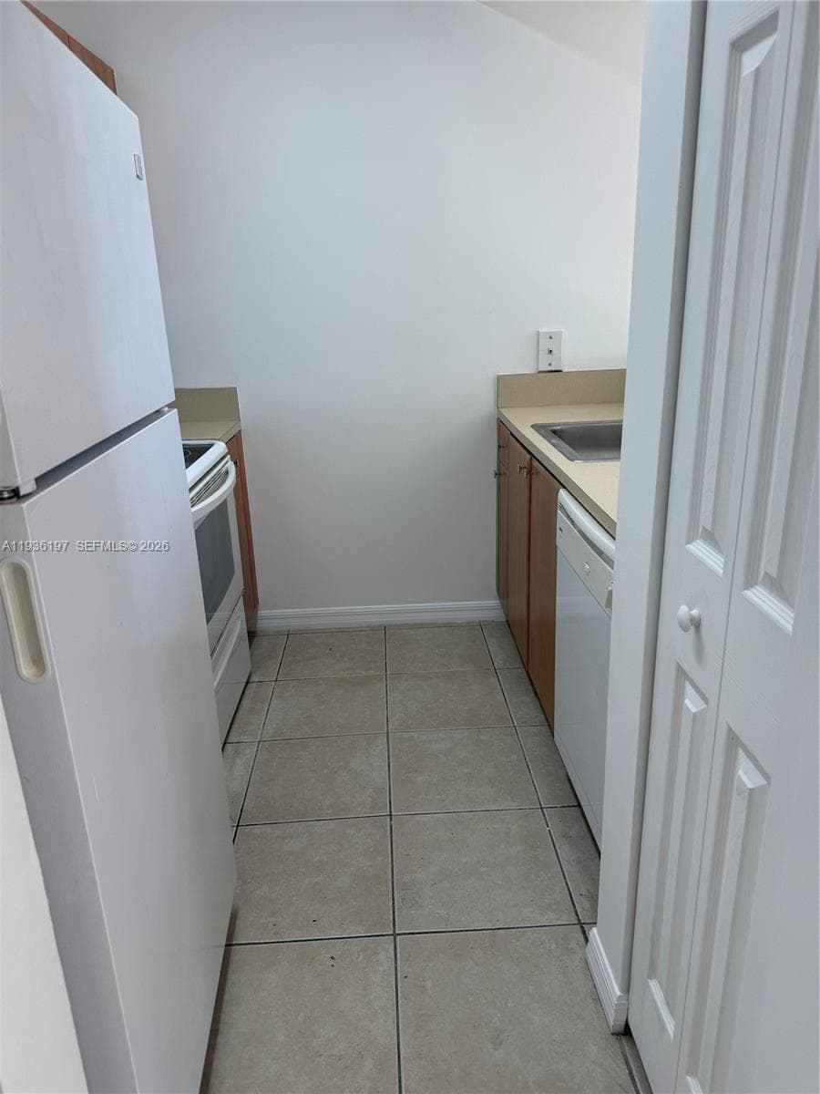 VEDADO CONDO · #707 in Miami - Photo 3