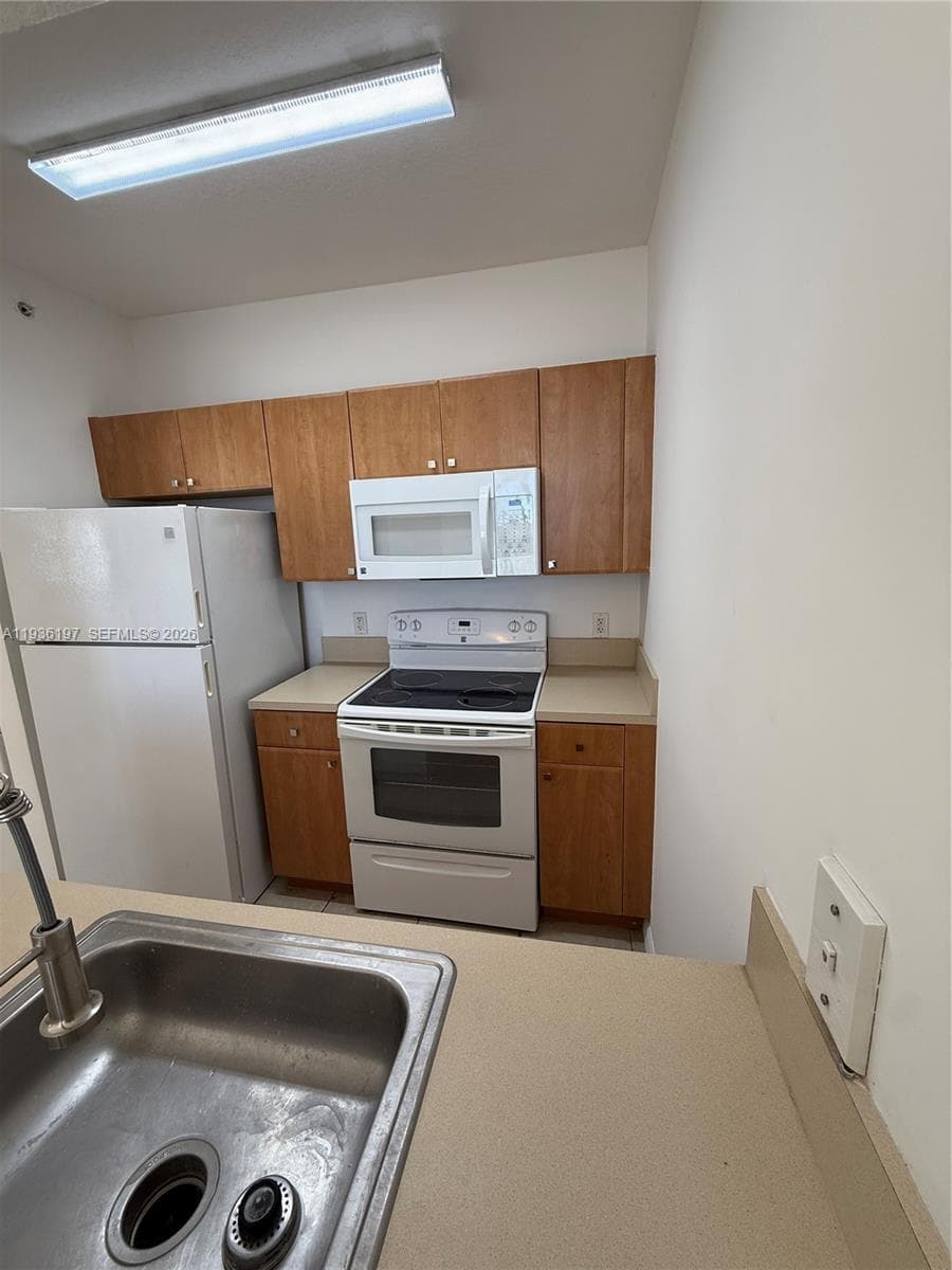 VEDADO CONDO · #707 in Miami - Photo 5