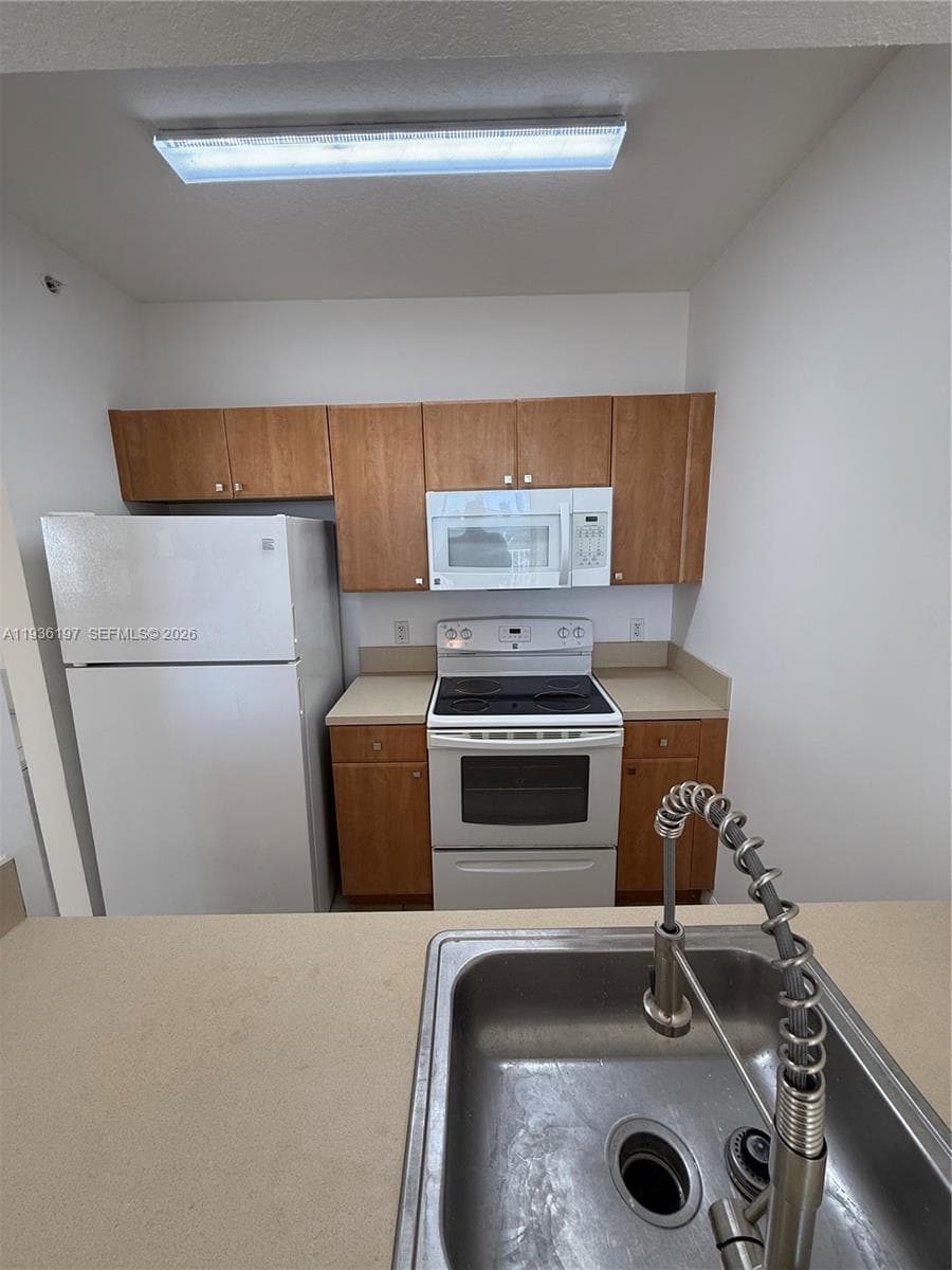 VEDADO CONDO · #707 in Miami - Photo 4