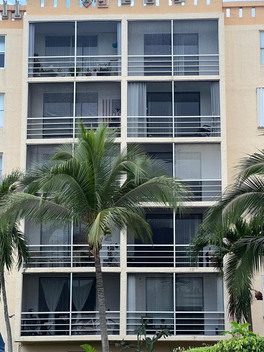 BAYSWATER COURT CONDO · #4B in North Miami Beach - Photo 36
