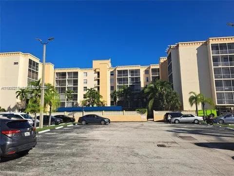 BAYSWATER COURT CONDO · #4B in North Miami Beach - Photo 38