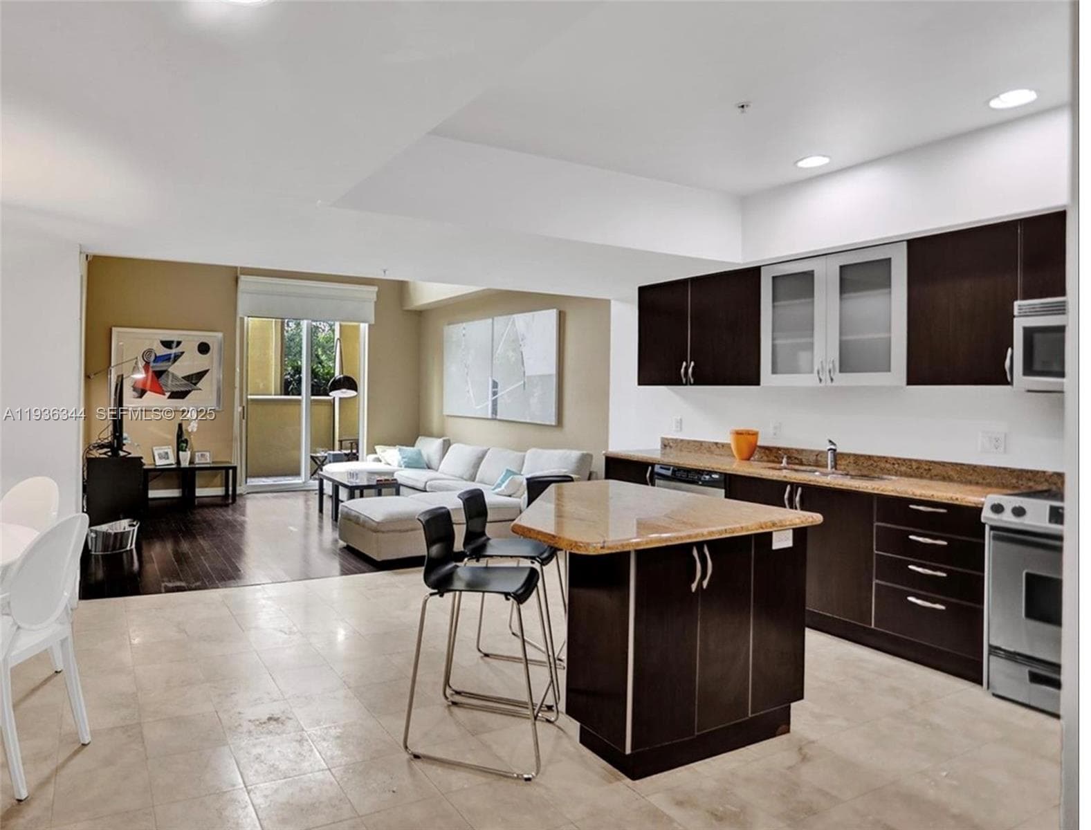 DUO CONDOMINIUM EAST · #105E in Hallandale Beach - Photo 2