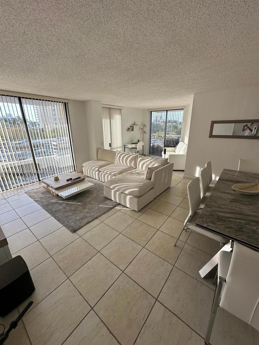 PARC CENTRAL AVENTURA SOU · #518 in Aventura - Photo 22