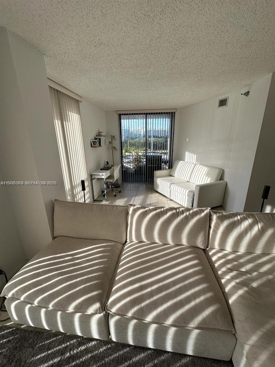 PARC CENTRAL AVENTURA SOU · #518 in Aventura - Photo 15