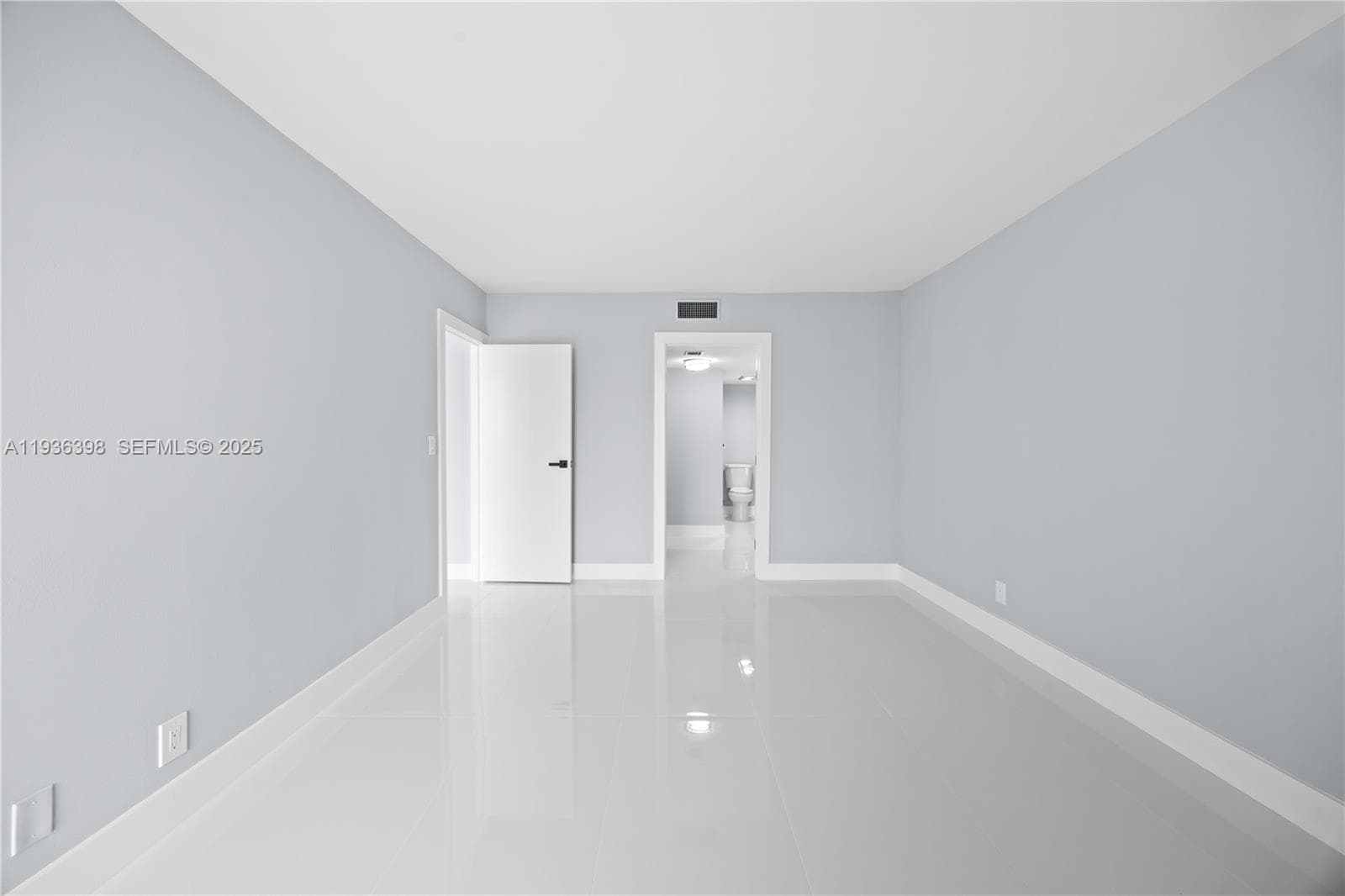 Coronado Condo · #1905 in Aventura - Photo 12