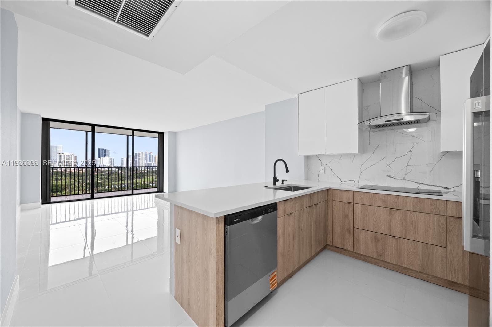 Coronado Condo · #1905 in Aventura - Photo 1