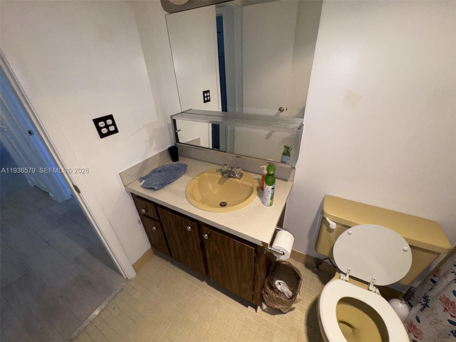 Meadowbrook Lakes Condo · #102 in Dania Beach - Photo 19