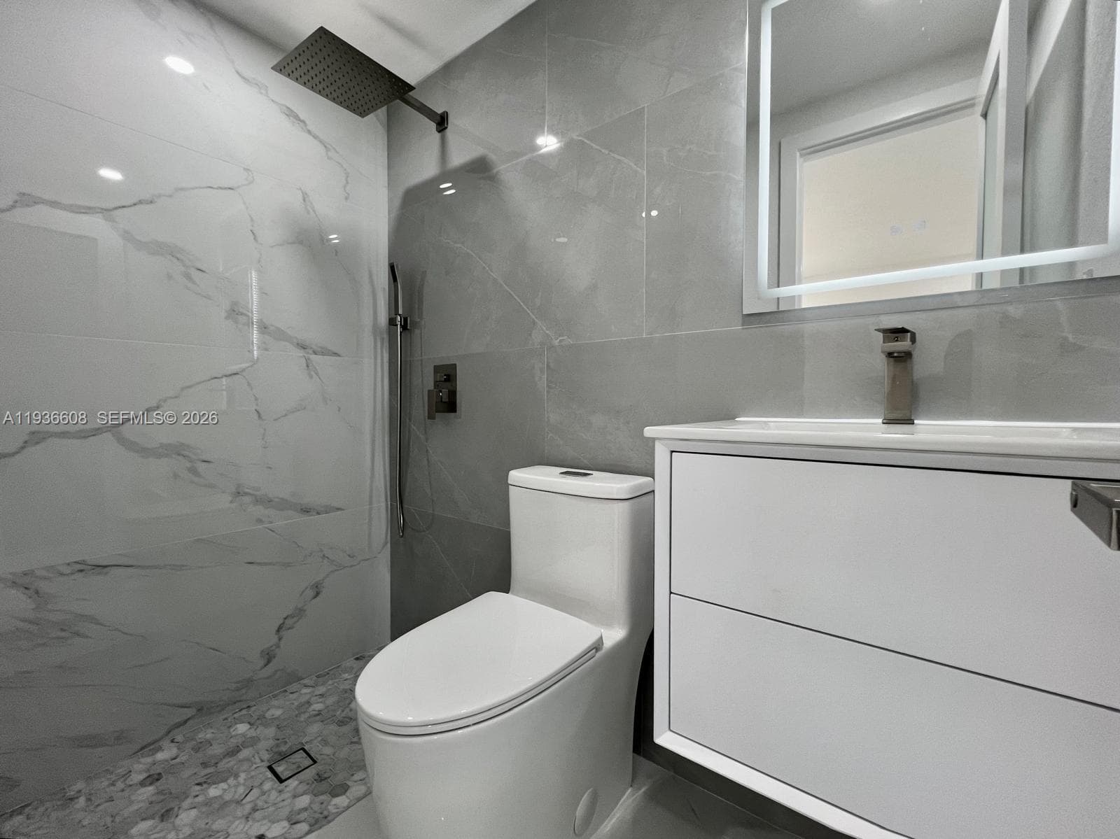 2nd Bathroom