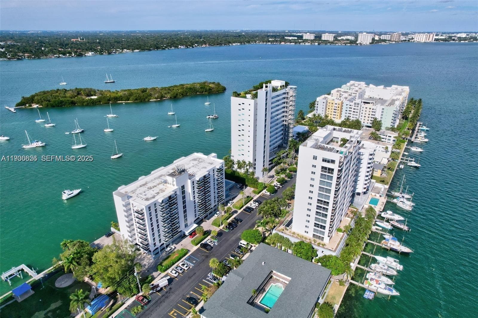 THE ISLANDER CLUB CONDO · #707 in North Bay Village - Photo 2