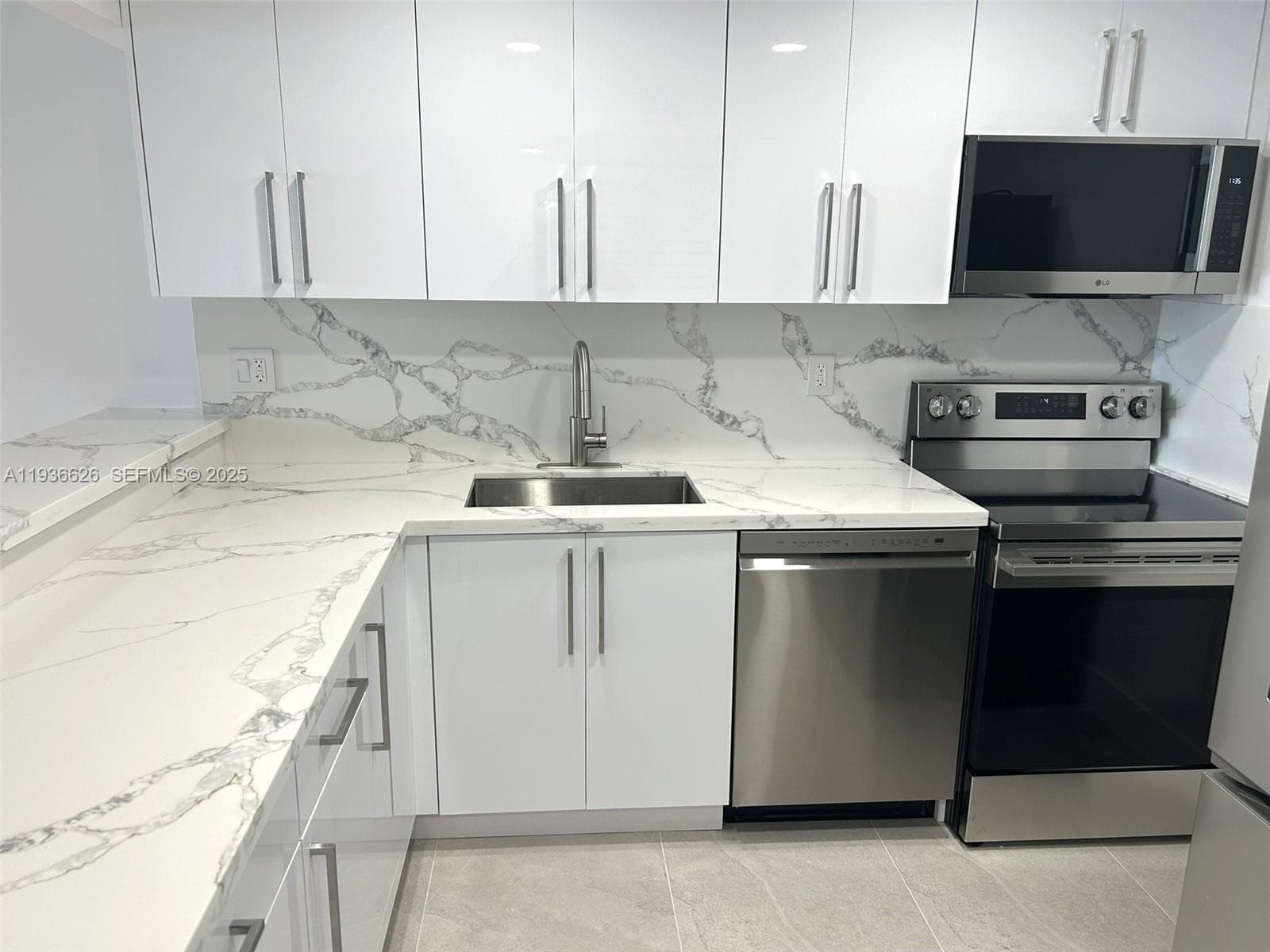THE ISLANDER CLUB CONDO · #707 in North Bay Village - Photo 6