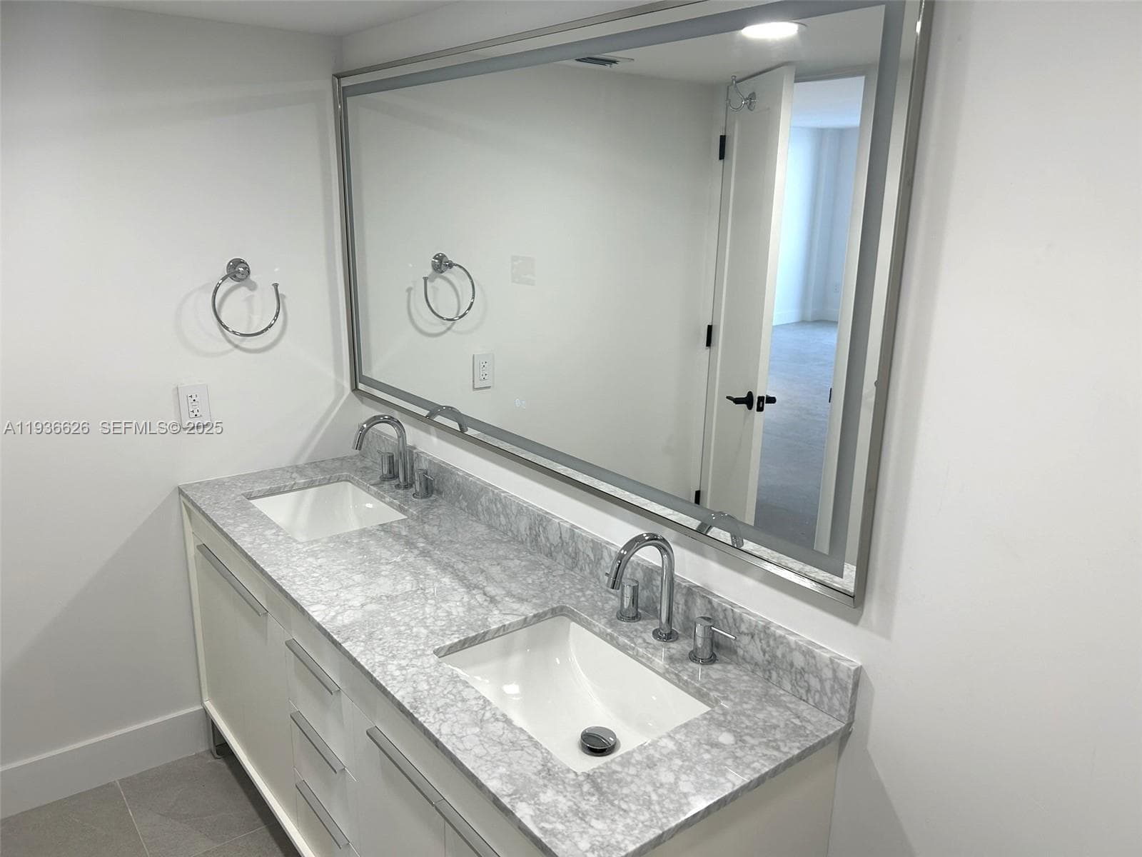 THE ISLANDER CLUB CONDO · #707 in North Bay Village - Photo 17