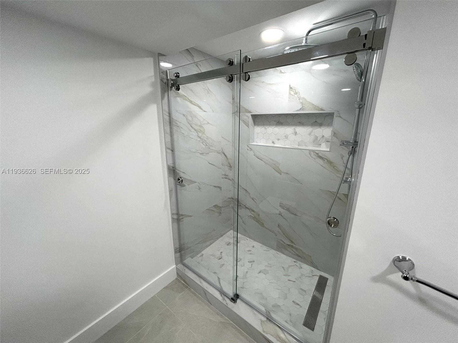 THE ISLANDER CLUB CONDO · #707 in North Bay Village - Photo 16
