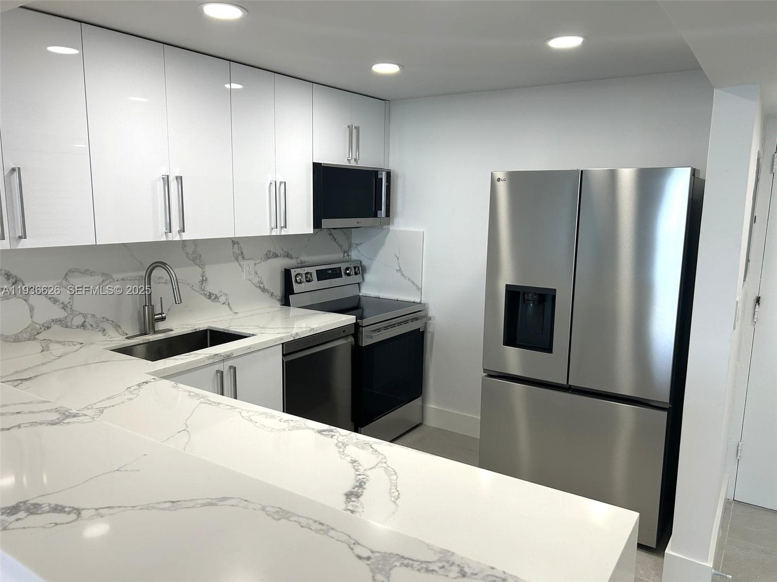 THE ISLANDER CLUB CONDO · #707 in North Bay Village - Photo 7