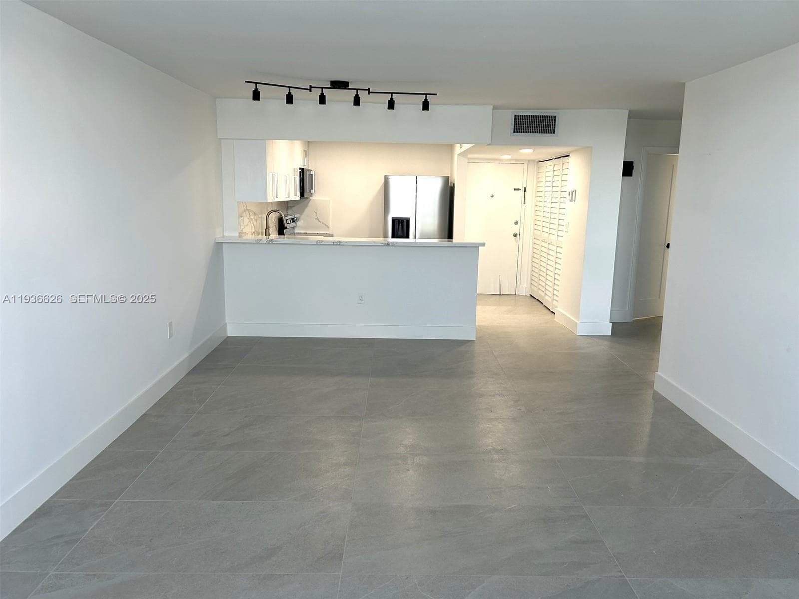 THE ISLANDER CLUB CONDO · #707 in North Bay Village - Photo 5