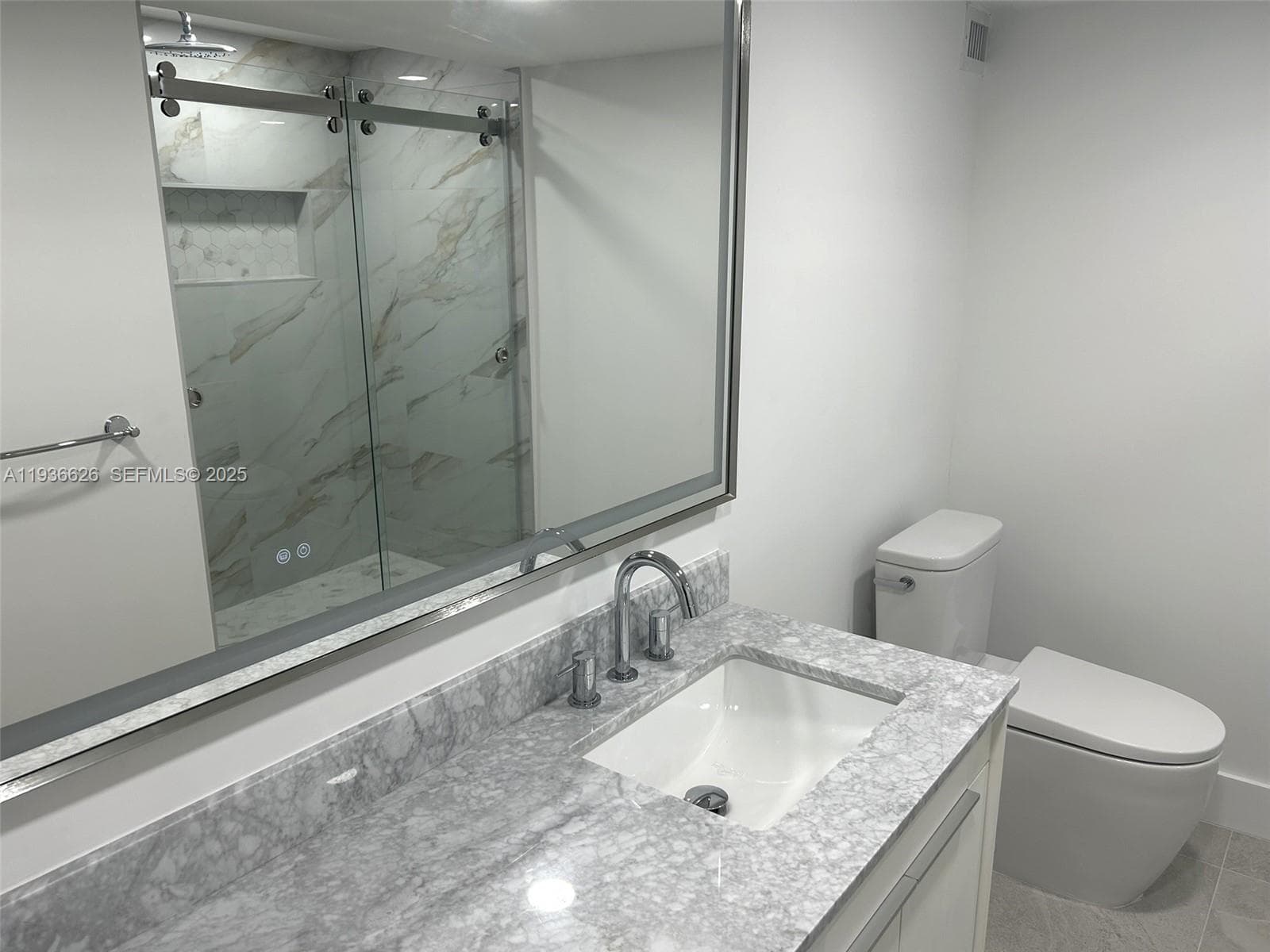 THE ISLANDER CLUB CONDO · #707 in North Bay Village - Photo 15