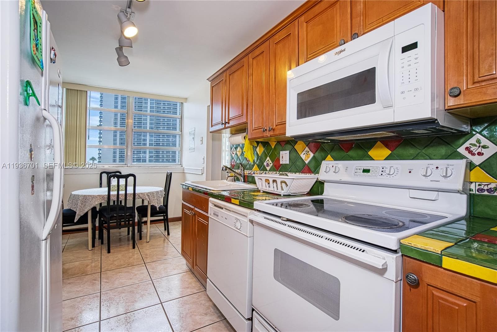 PLAZA TOWERS NORTH CONDO · #902 in Hallandale Beach - Photo 5