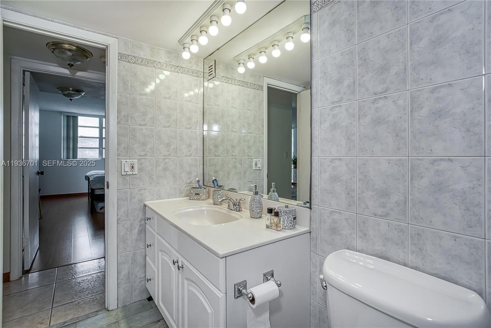 PLAZA TOWERS NORTH CONDO · #902 in Hallandale Beach - Photo 8
