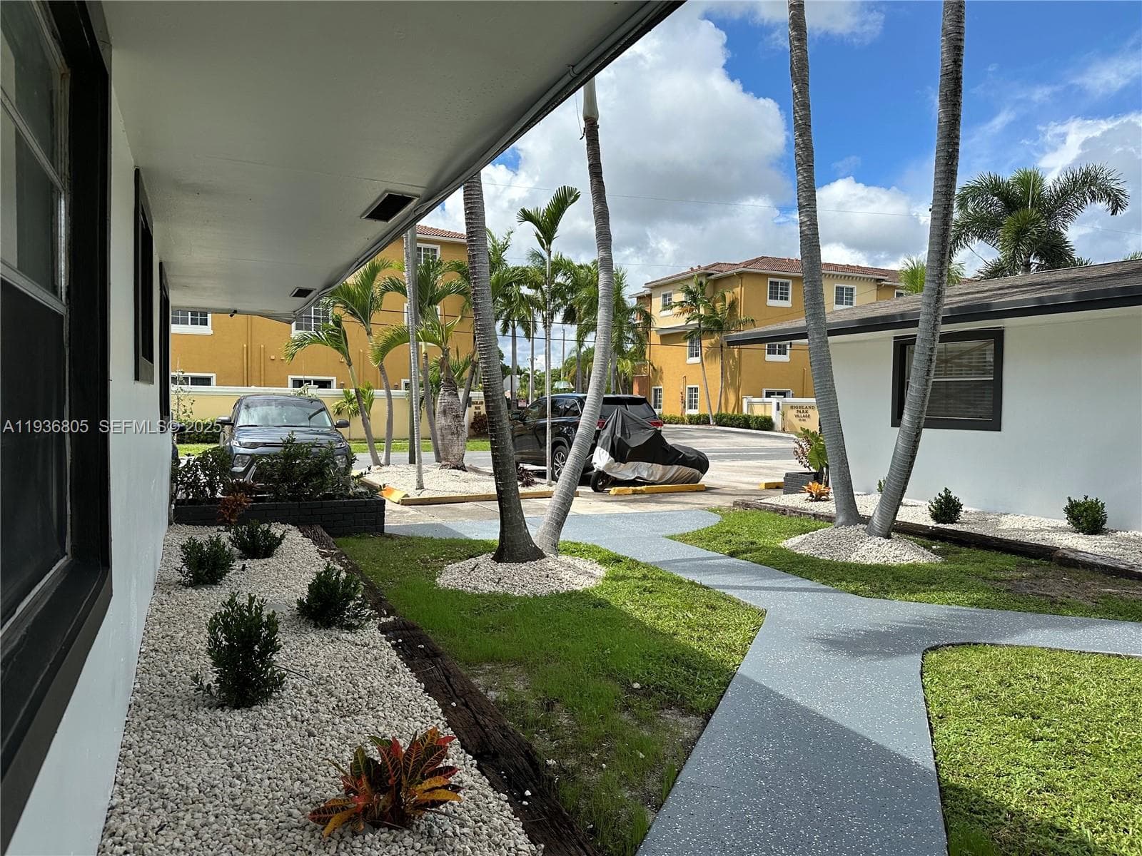 TOWN OF HALLANDALE B-13 · #B in Hallandale Beach - Photo 36