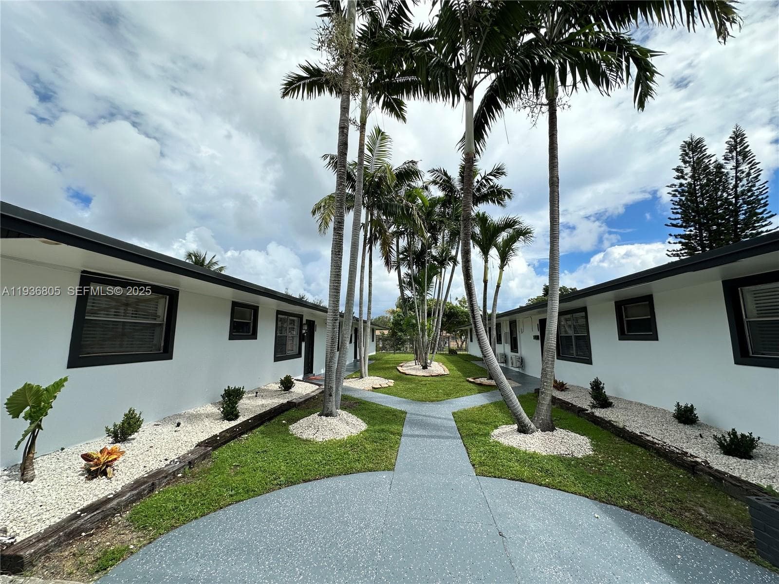 TOWN OF HALLANDALE B-13 · #B in Hallandale Beach - Photo 45