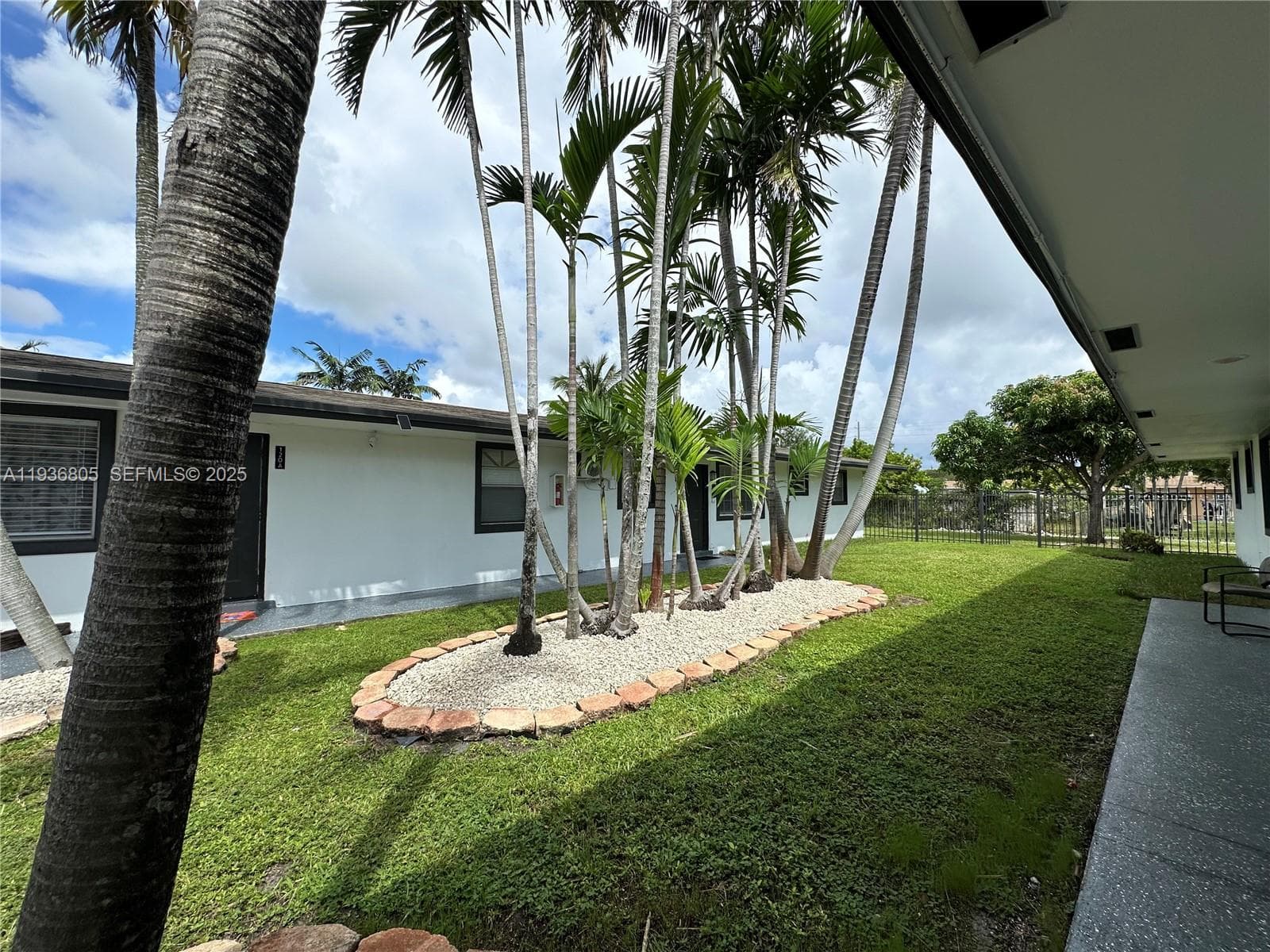 TOWN OF HALLANDALE B-13 · #B in Hallandale Beach - Photo 39