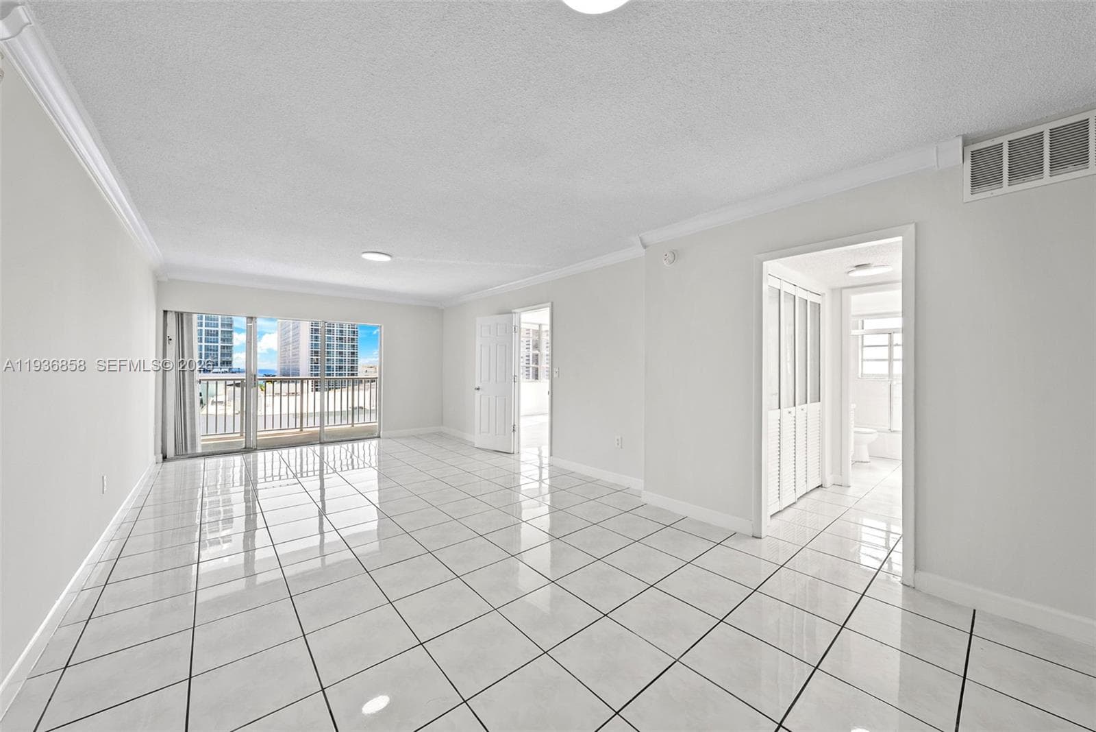 VILLA ROYAL CONDO · #801 in Miami Beach - Photo 5