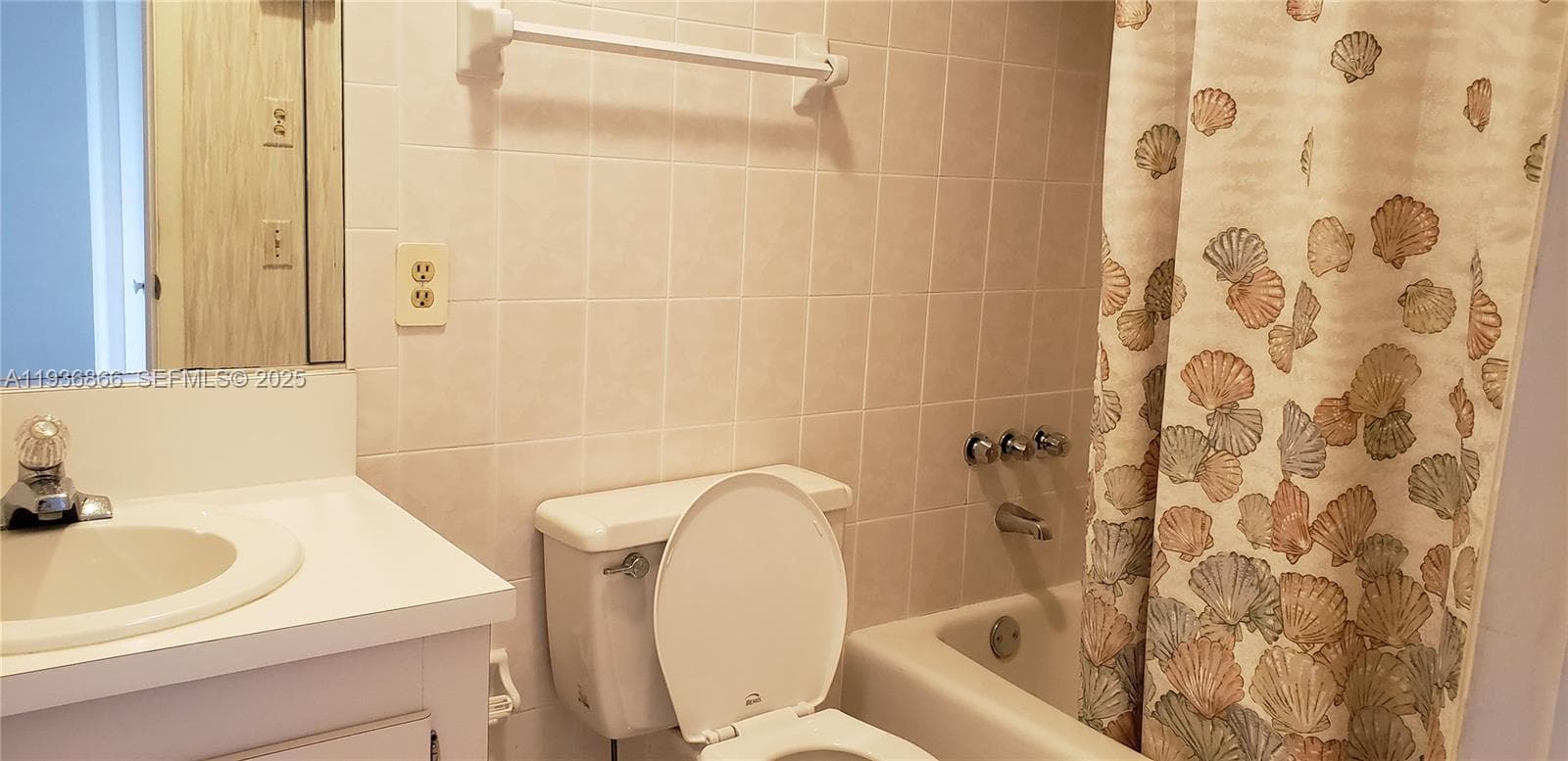 SEVENTEENTH GREEN CONDO · #305 in Hallandale Beach - Photo 10