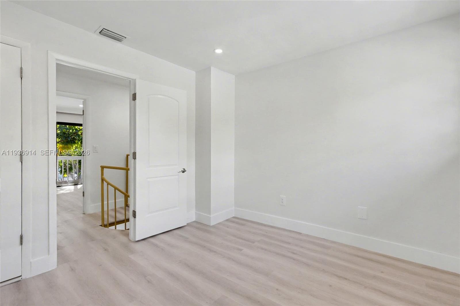 523 NE 38th St #6 photo 27