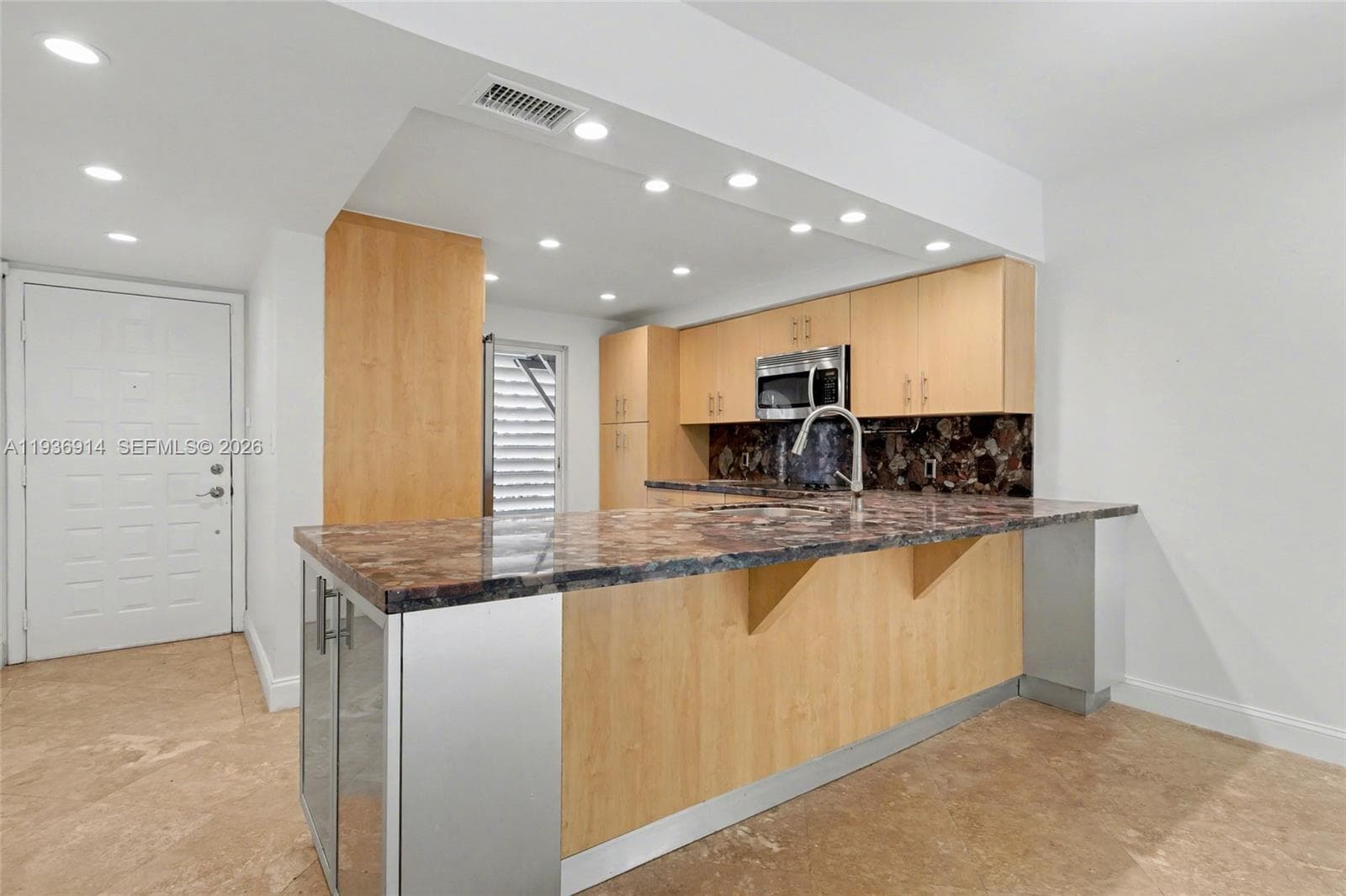 523 NE 38th St #6 photo 6