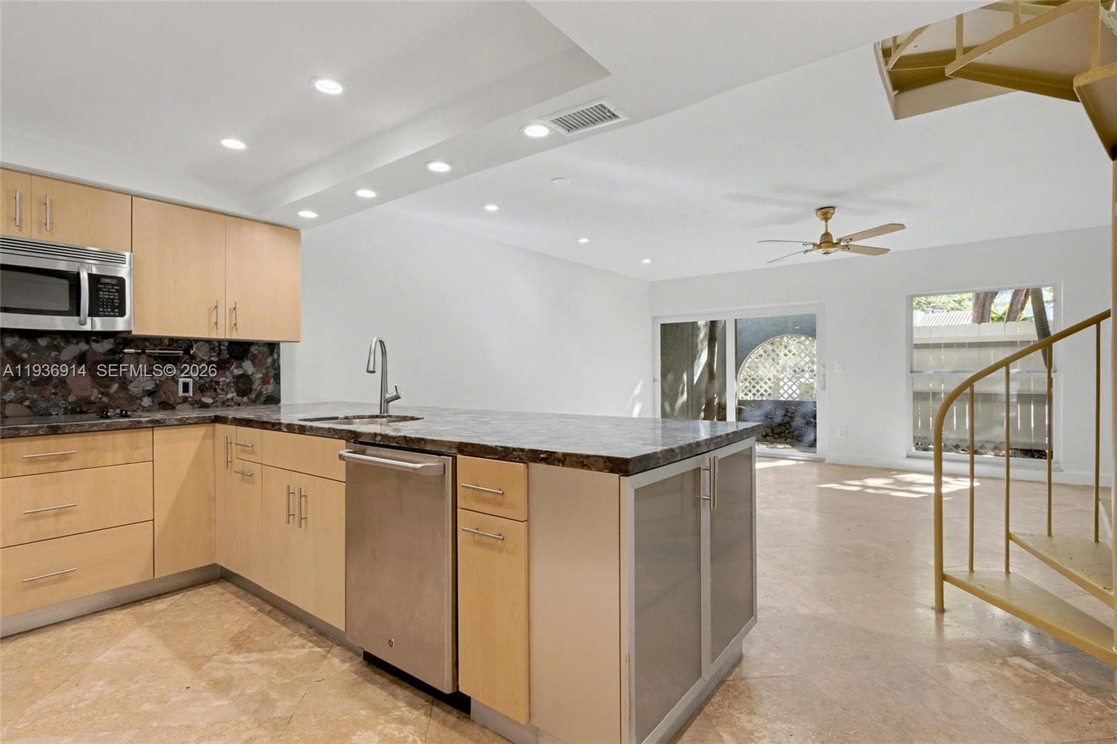 523 NE 38th St #6 photo 12