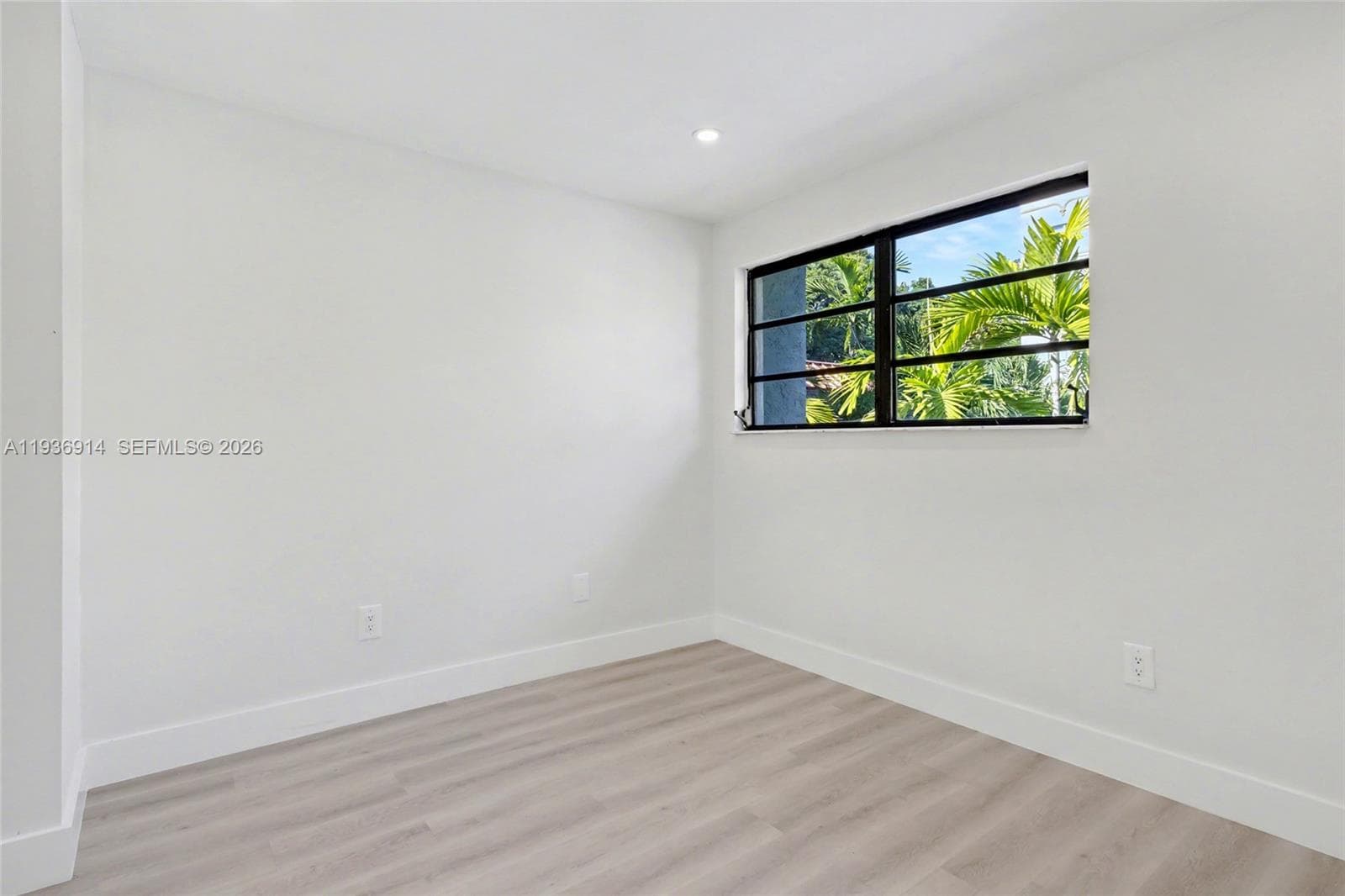 523 NE 38th St #6 photo 26