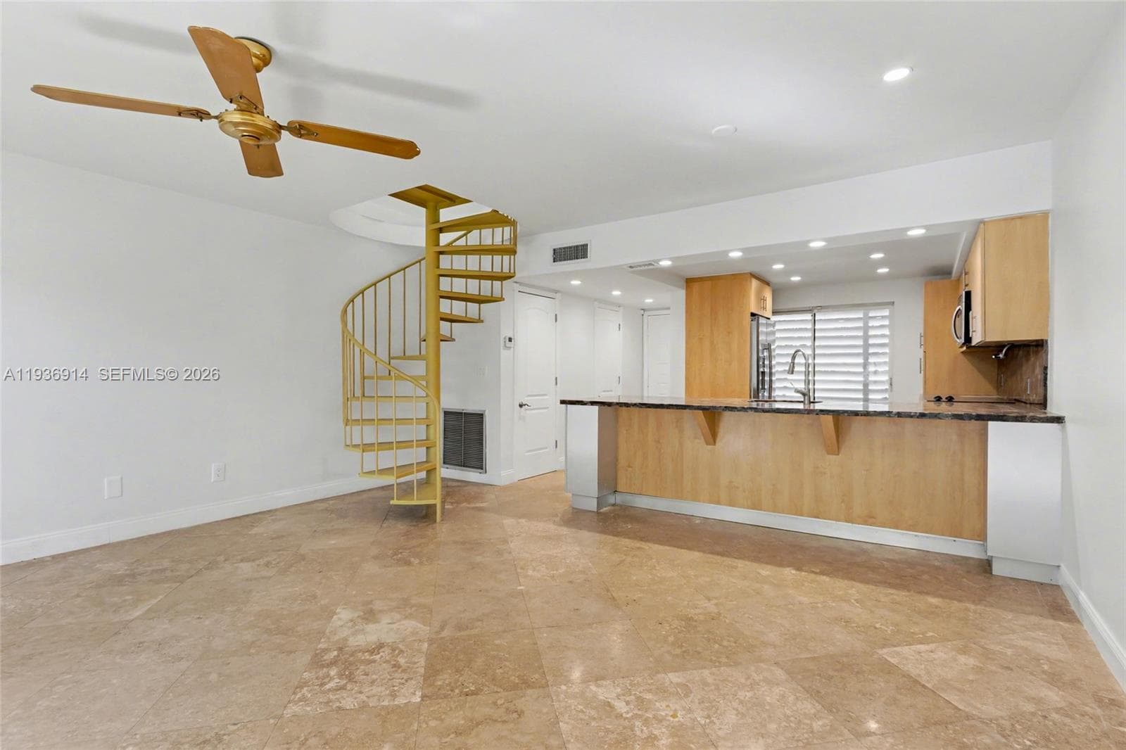523 NE 38th St #6 photo 3