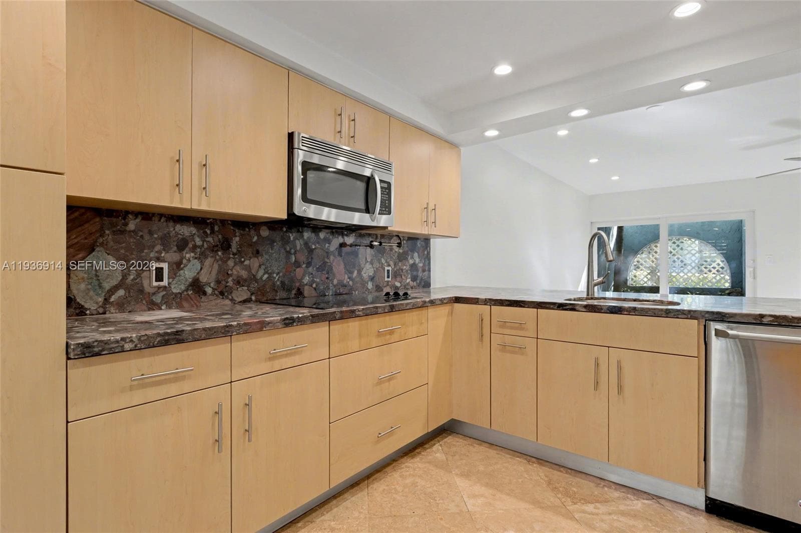 523 NE 38th St #6 photo 5