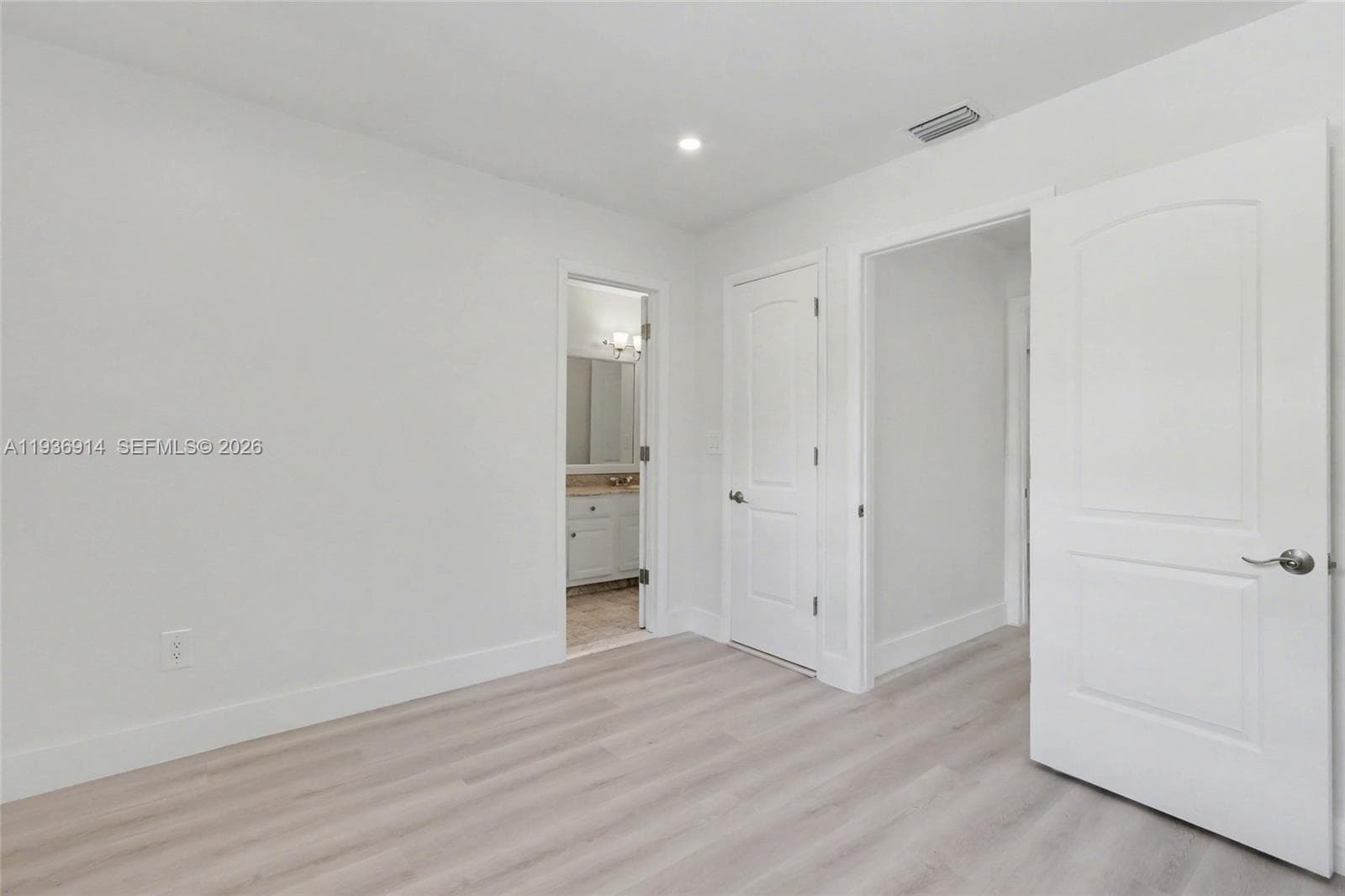 523 NE 38th St #6 photo 30
