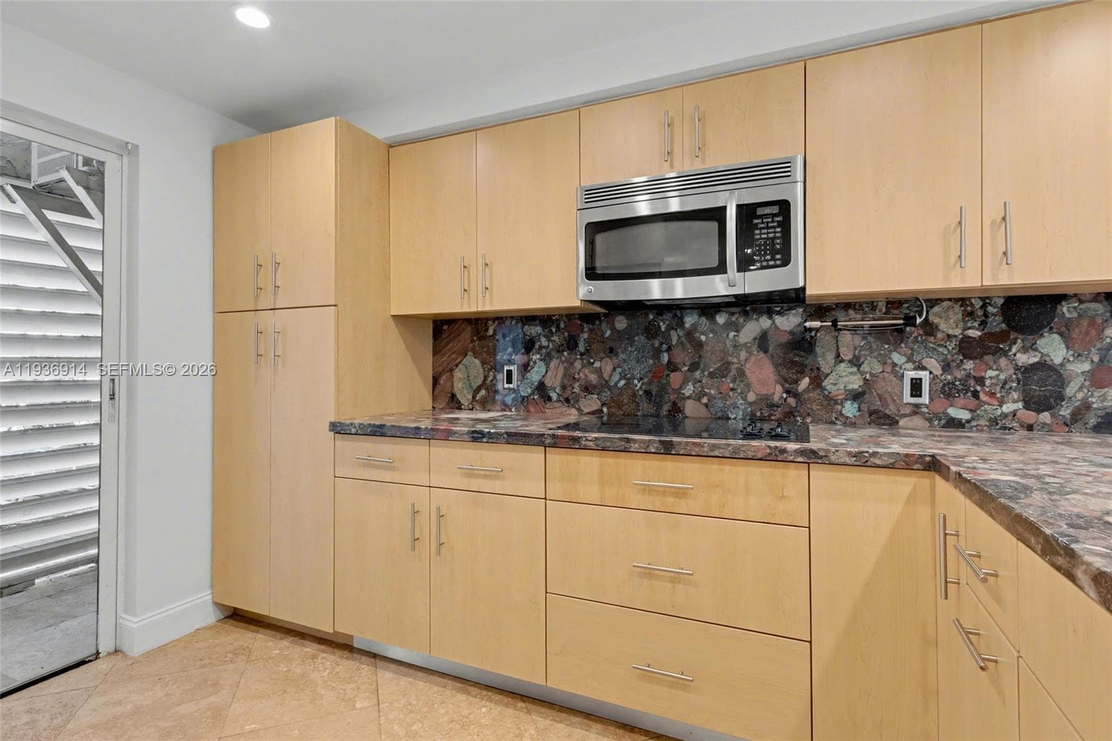 523 NE 38th St #6 photo 10