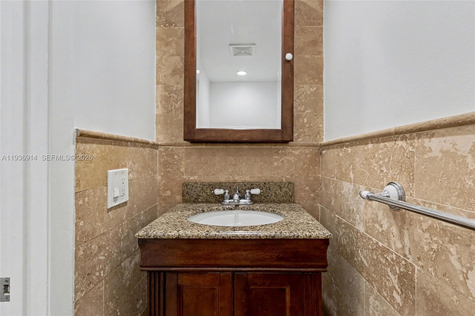 523 NE 38th St #6 photo 33