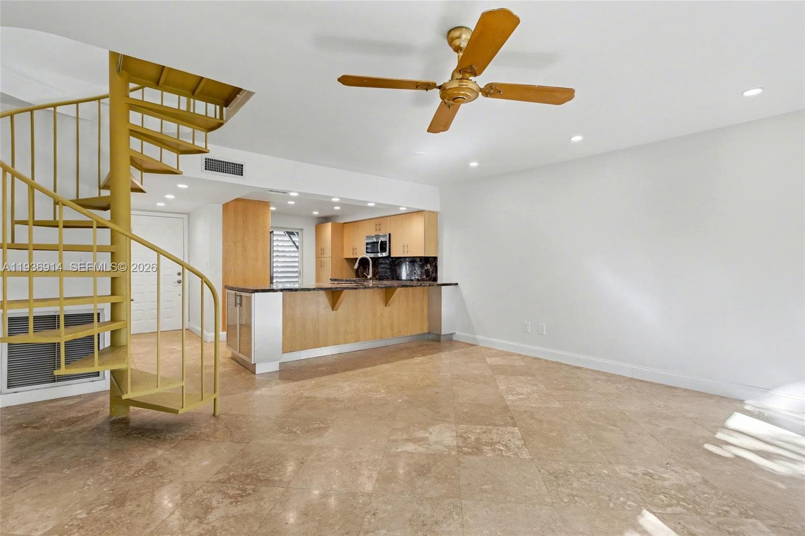 523 NE 38th St #6 photo 14